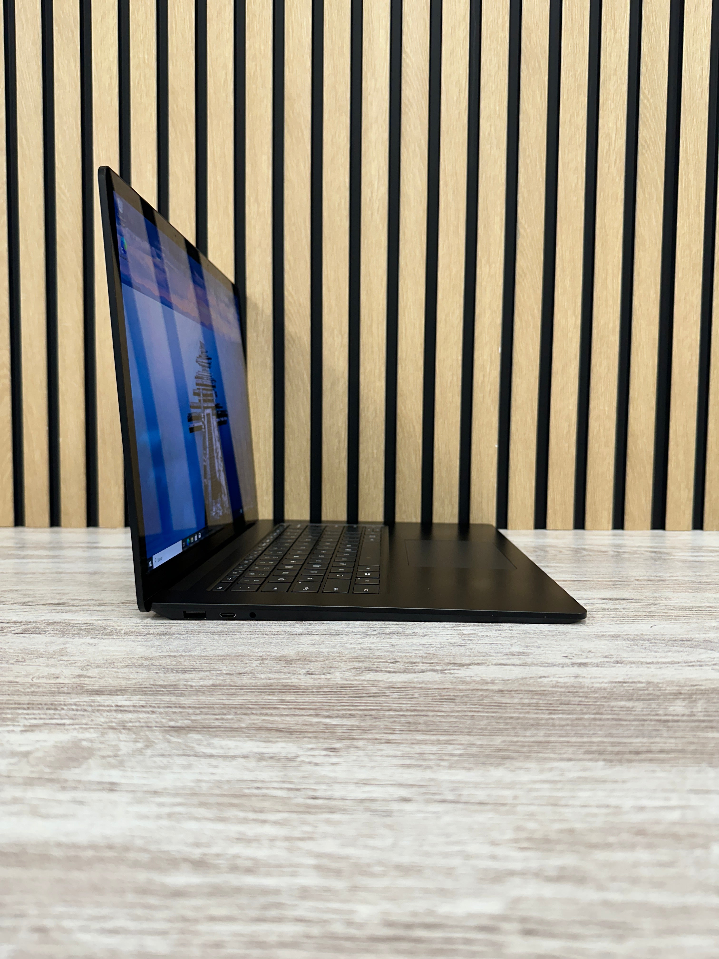 Microsoft Surface Laptop 4 i7 32gb 1tb SSD - Moyacell
