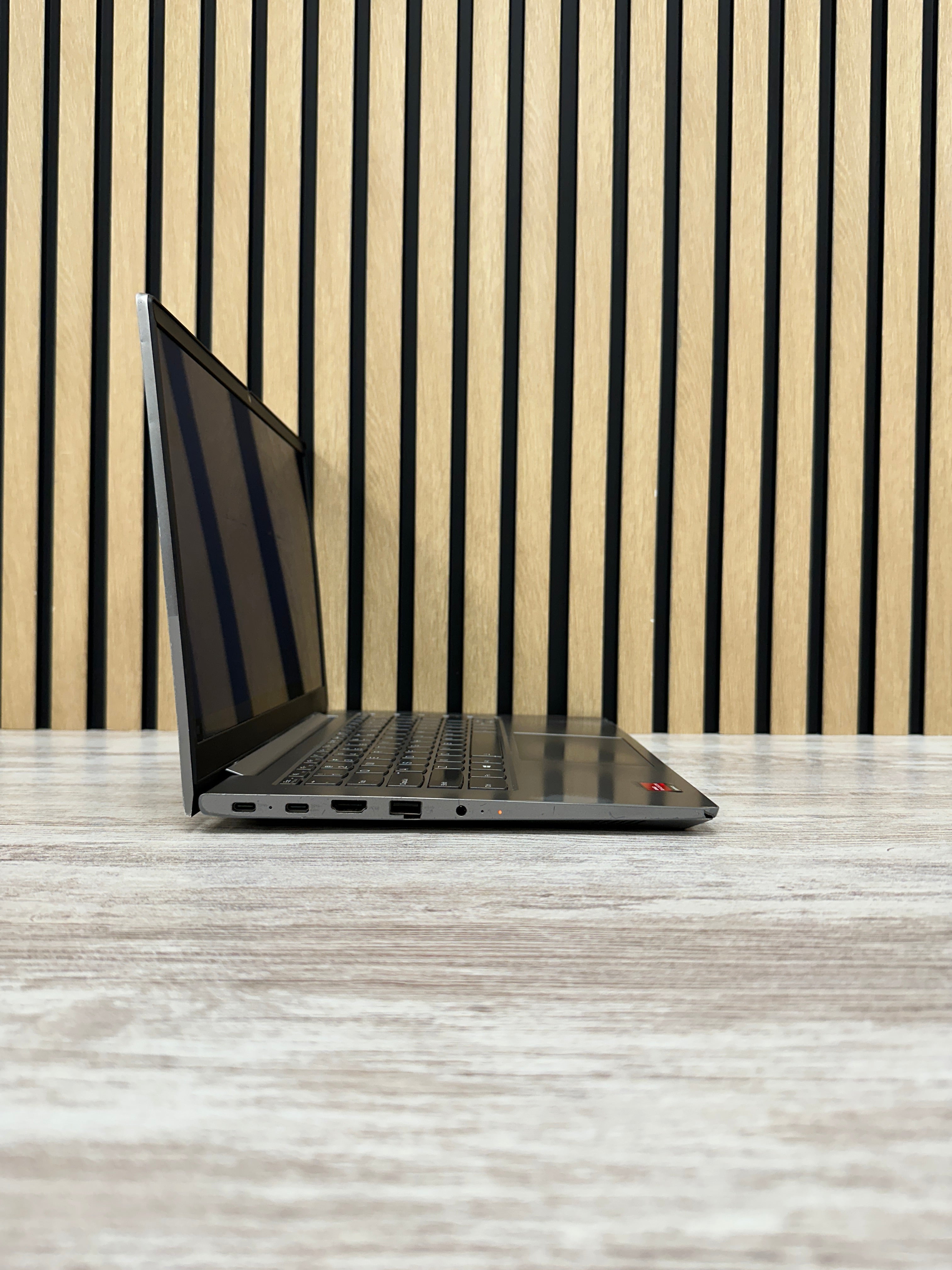 Lenovo Thinkpad 14 G2 TACTIL Ryzen 7 8gb 256gb SSD - Moyacell