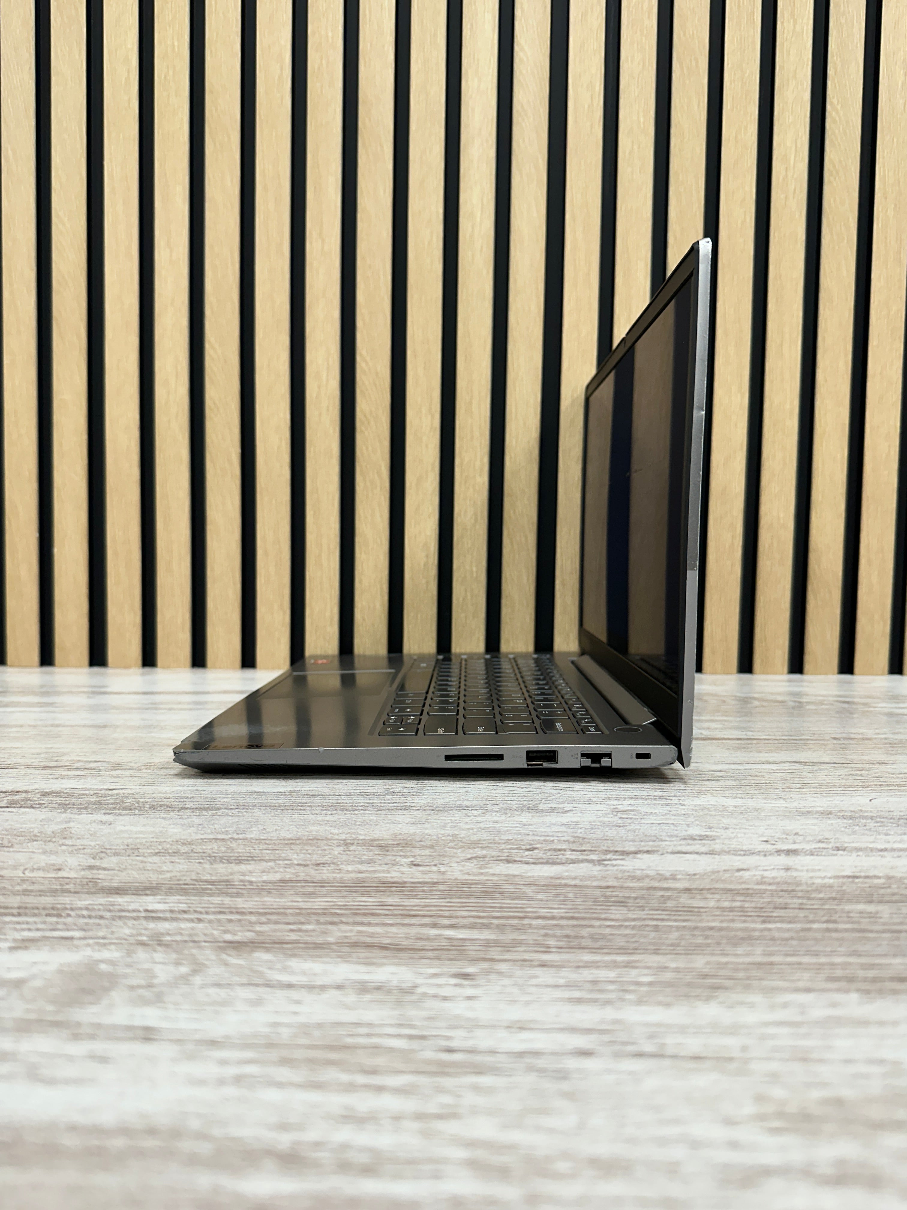 Lenovo Thinkpad 14 G2 TACTIL Ryzen 7 8gb 256gb SSD - Moyacell