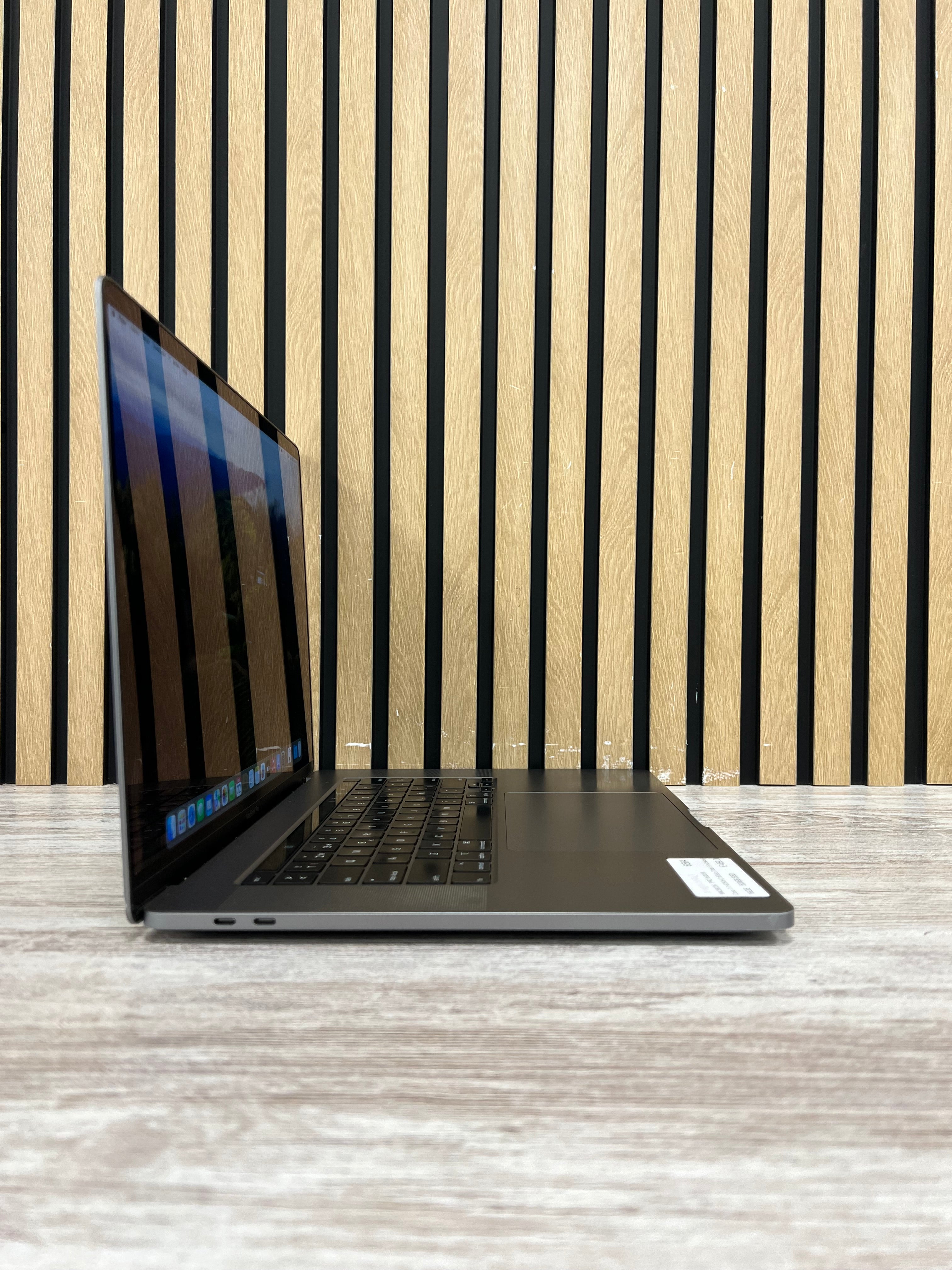 MacBook Pro 16" 2019 i7 16gb 500gb SSD