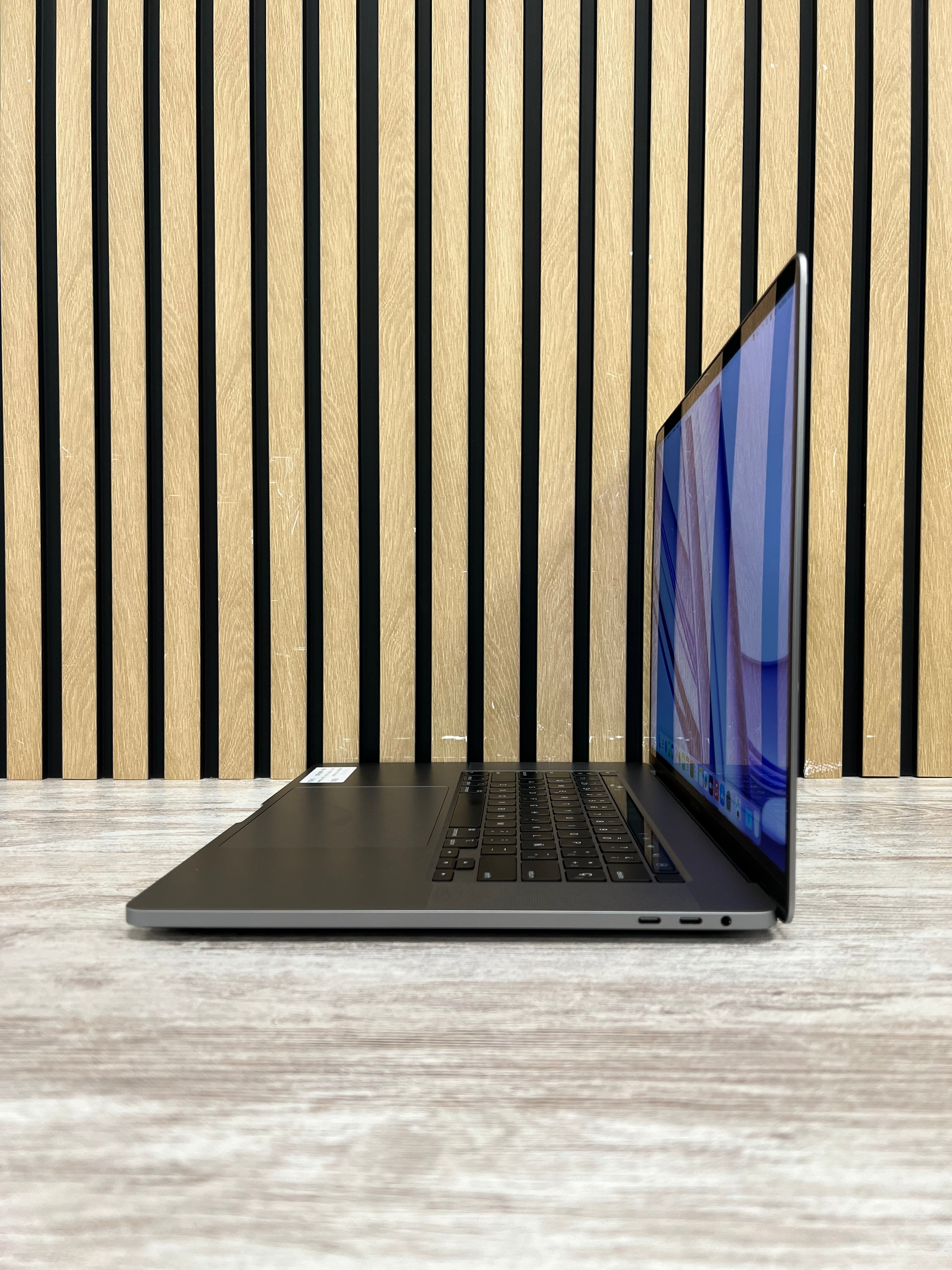 MacBook Pro 16" 2019 i7 16gb 500gb SSD