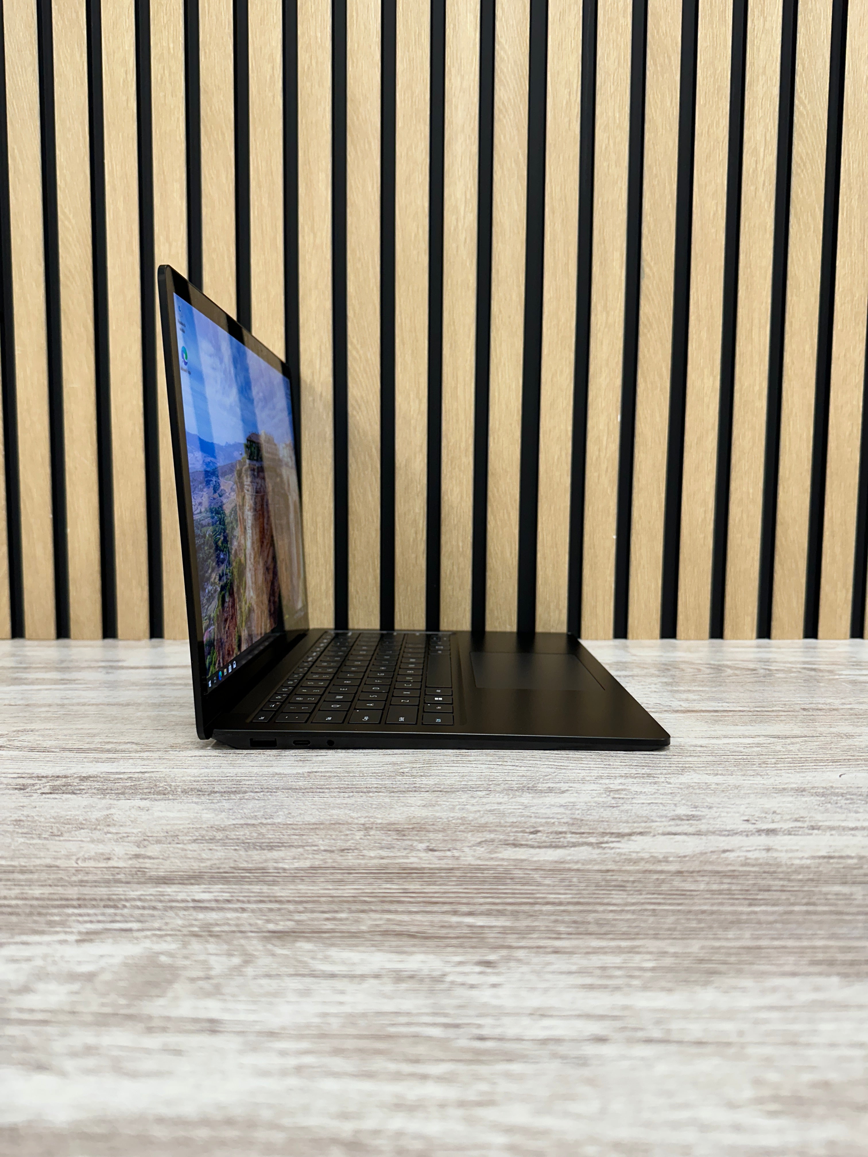 Microsoft Corp Surface Laptop 4 Ryzen 5 16gb 256gb SSD