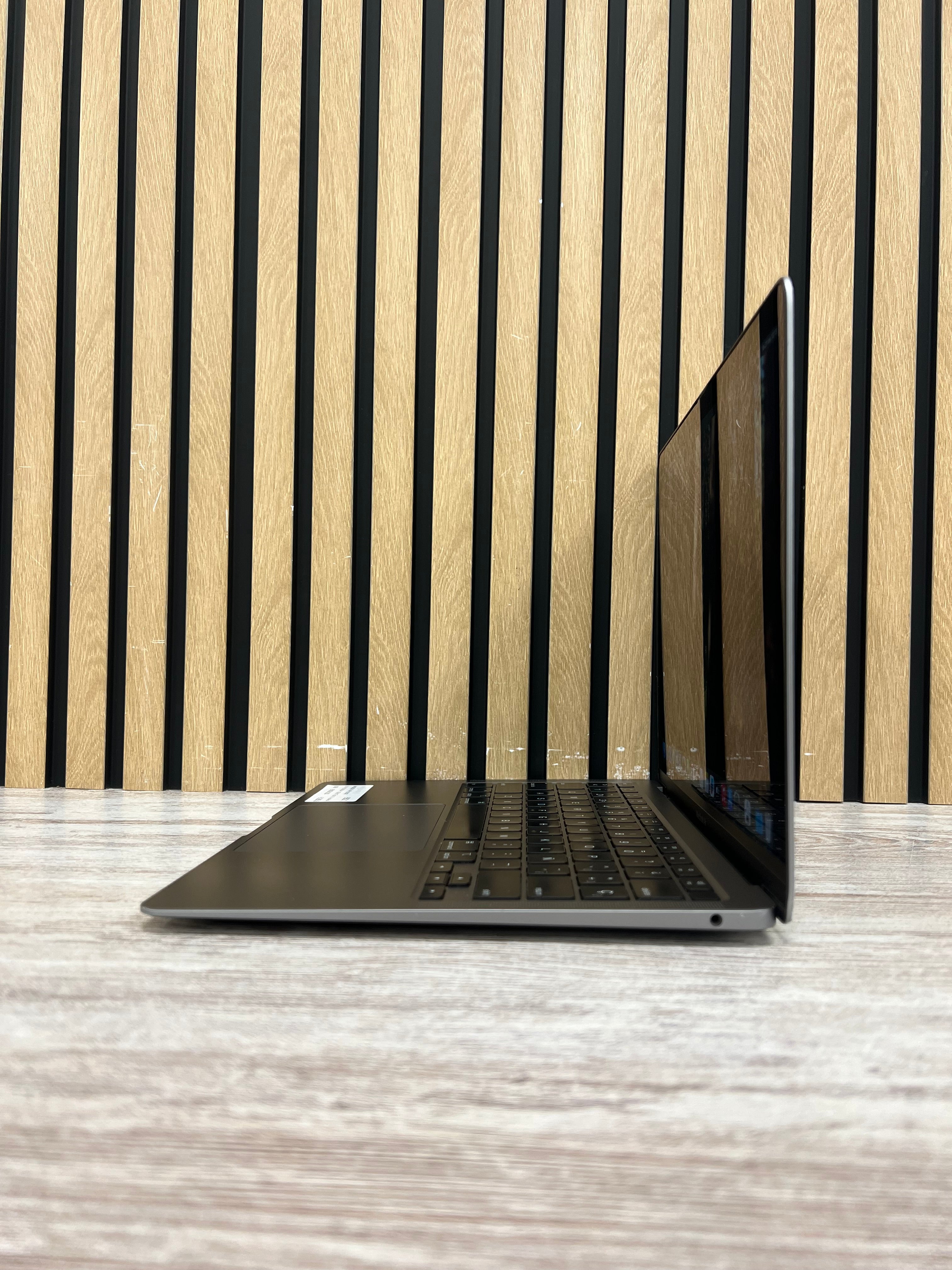 MacBook Air 13" 2020 i3 8gb 256gb SSD