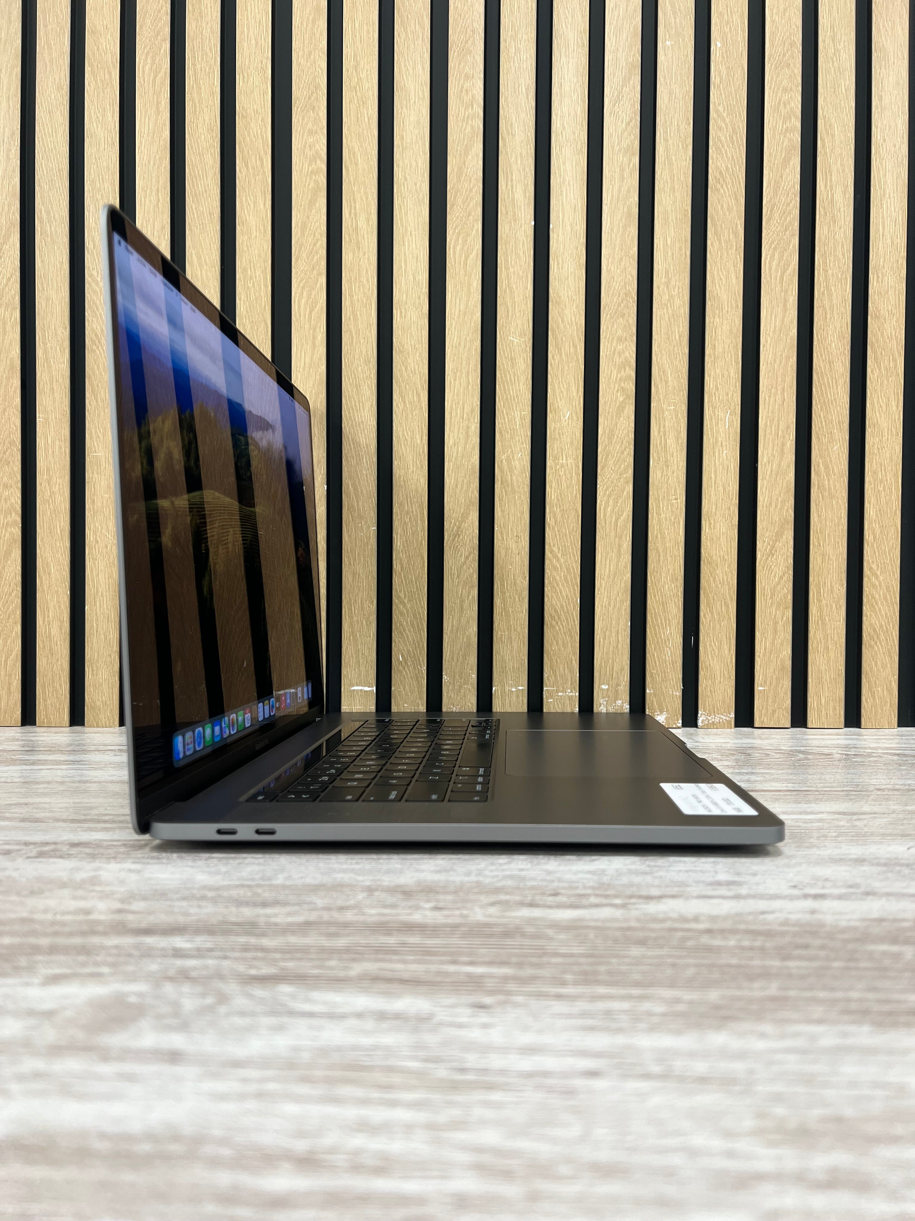 MacBook Pro 16" 2019 i9 16gb 1tb SSD