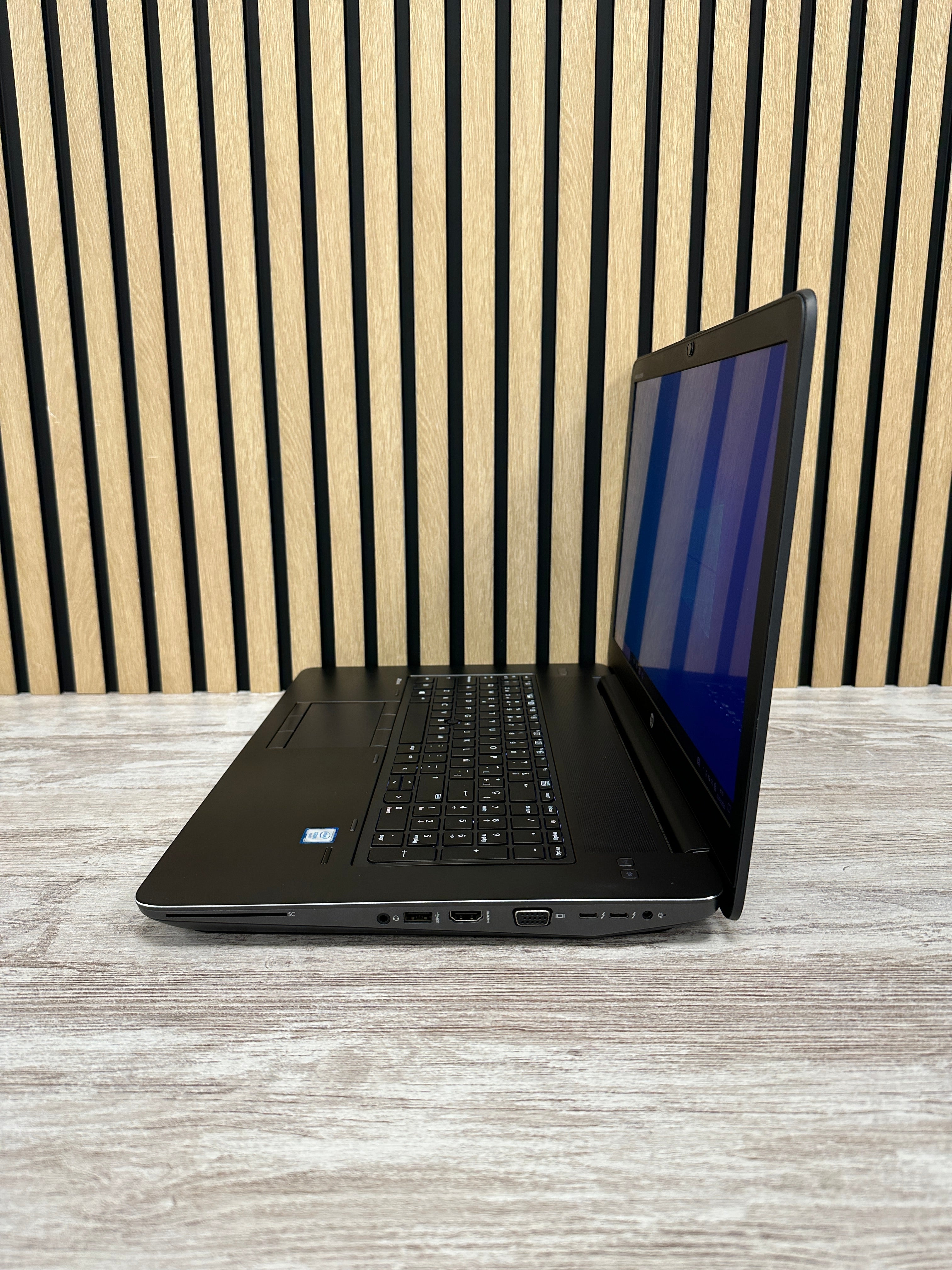 HP ZBOOK 17 G3 XEON E3 64gb 1tb SSD