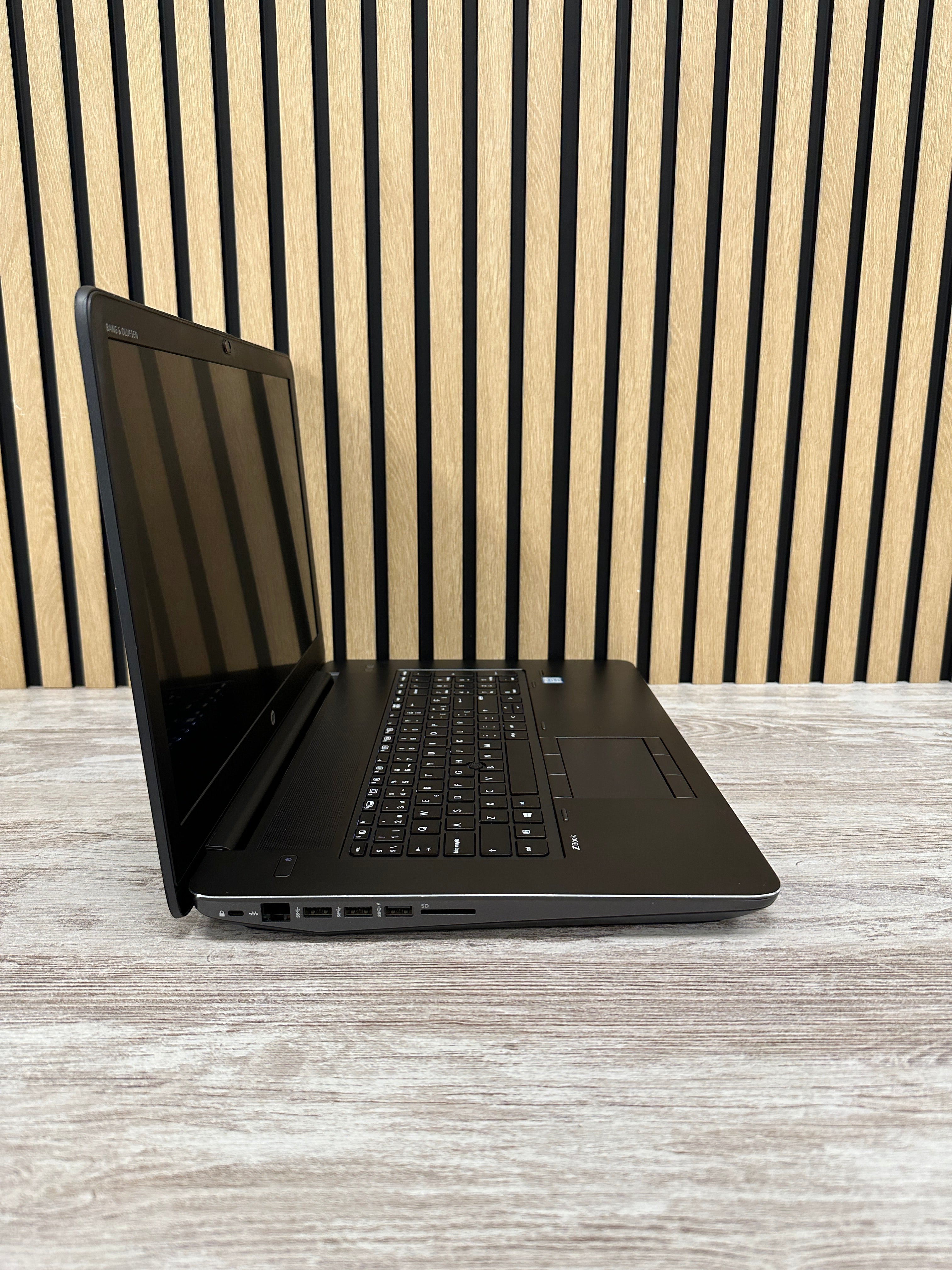 HP ZBOOK 17 G3 XEON E3 64gb 1tb SSD - Moyacell