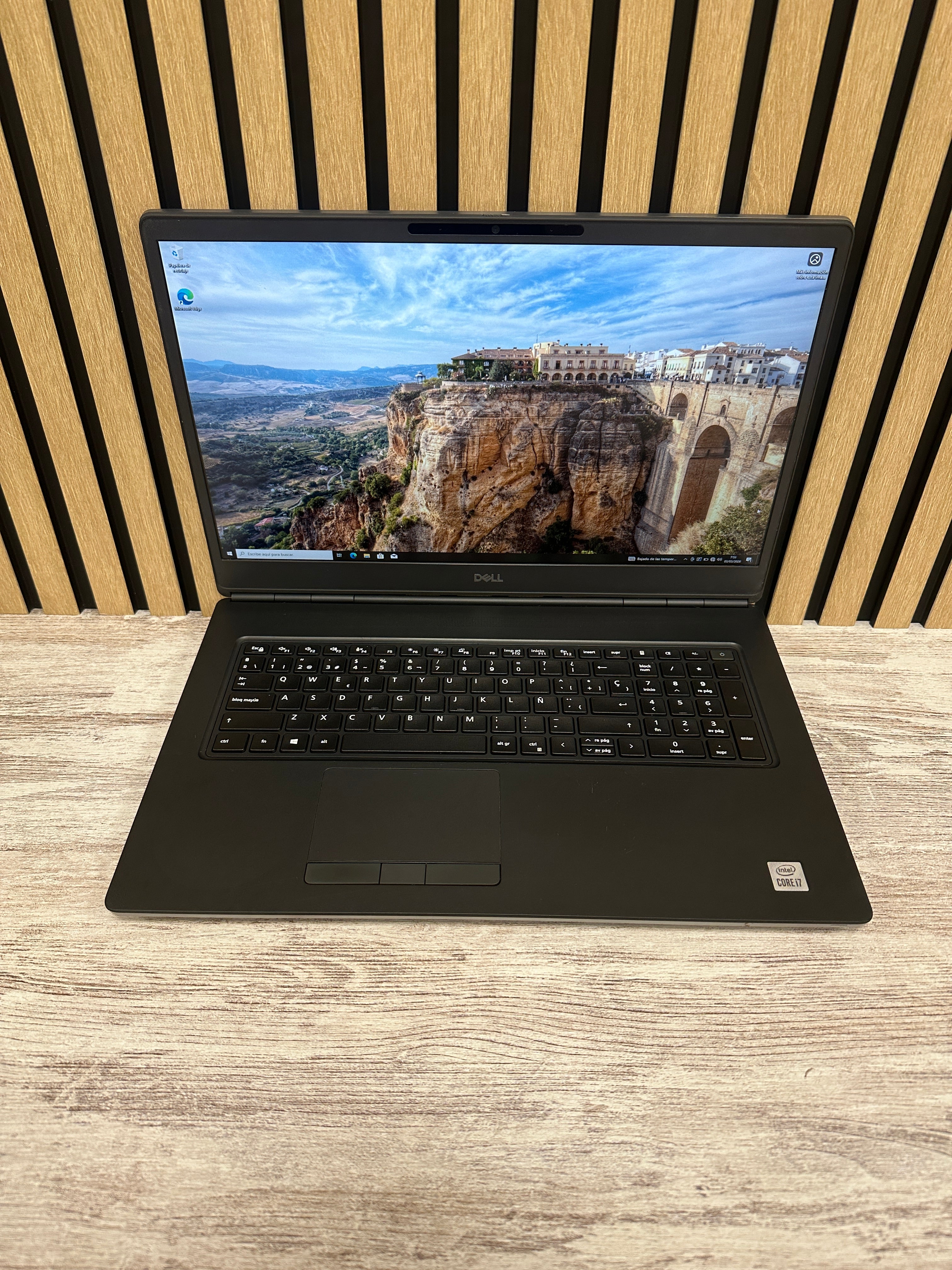 Dell Precision 7750 i7 32gb 512gb SSD