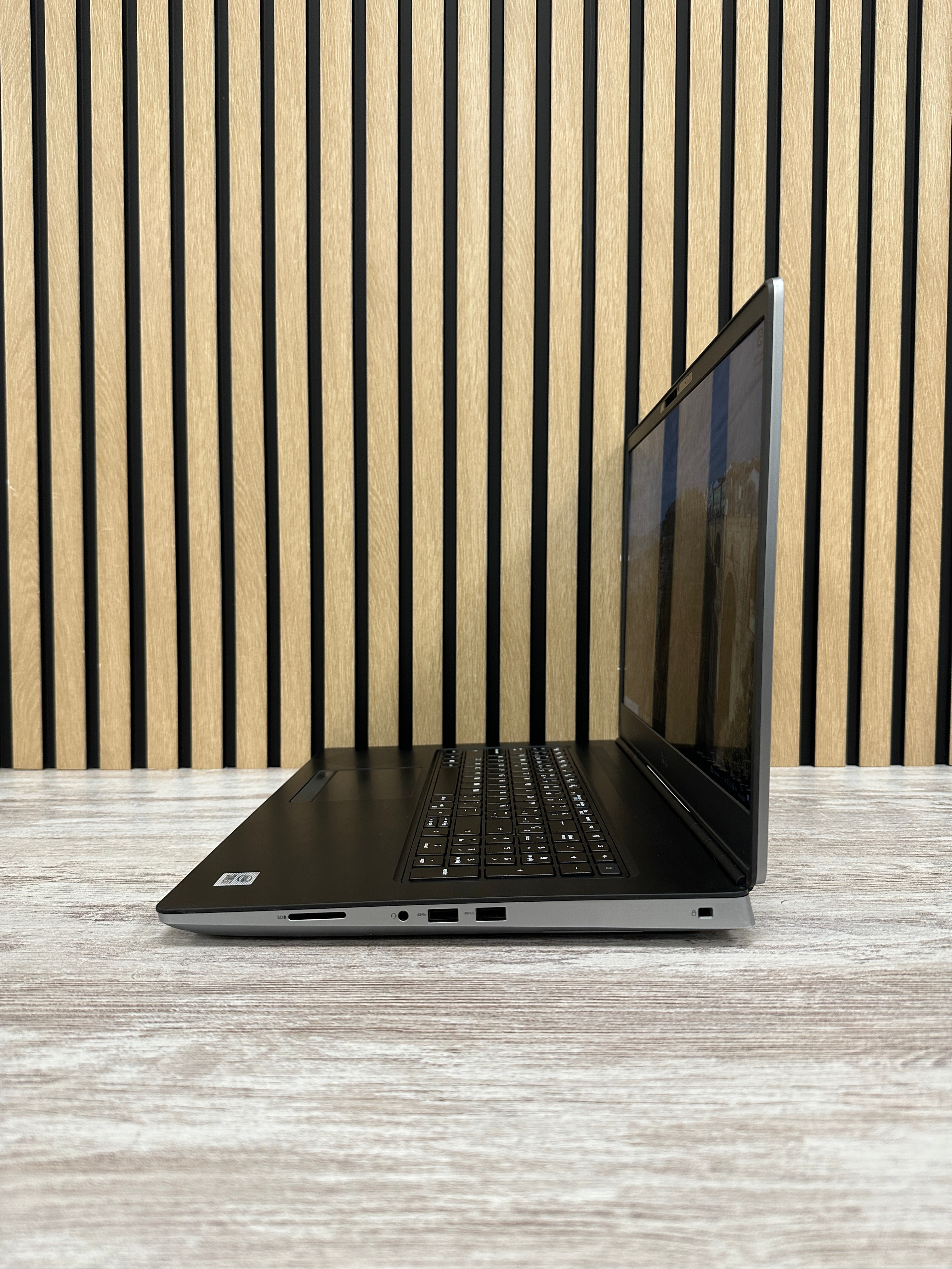 Dell Precision 7750 i7 32gb 512gb SSD