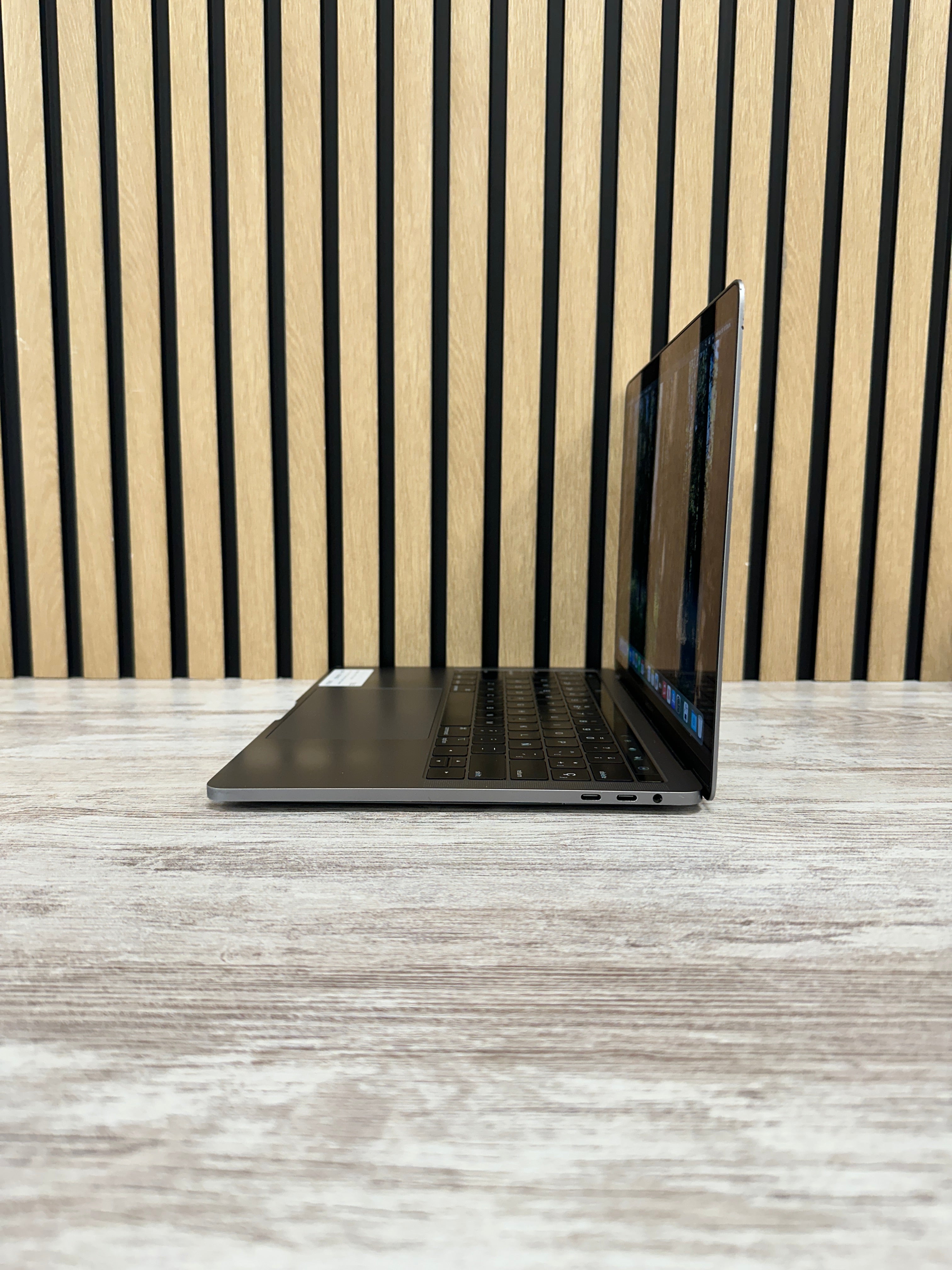 MacBook Pro 13" 2019 i5 16gb 512gb SSD - Moyacell