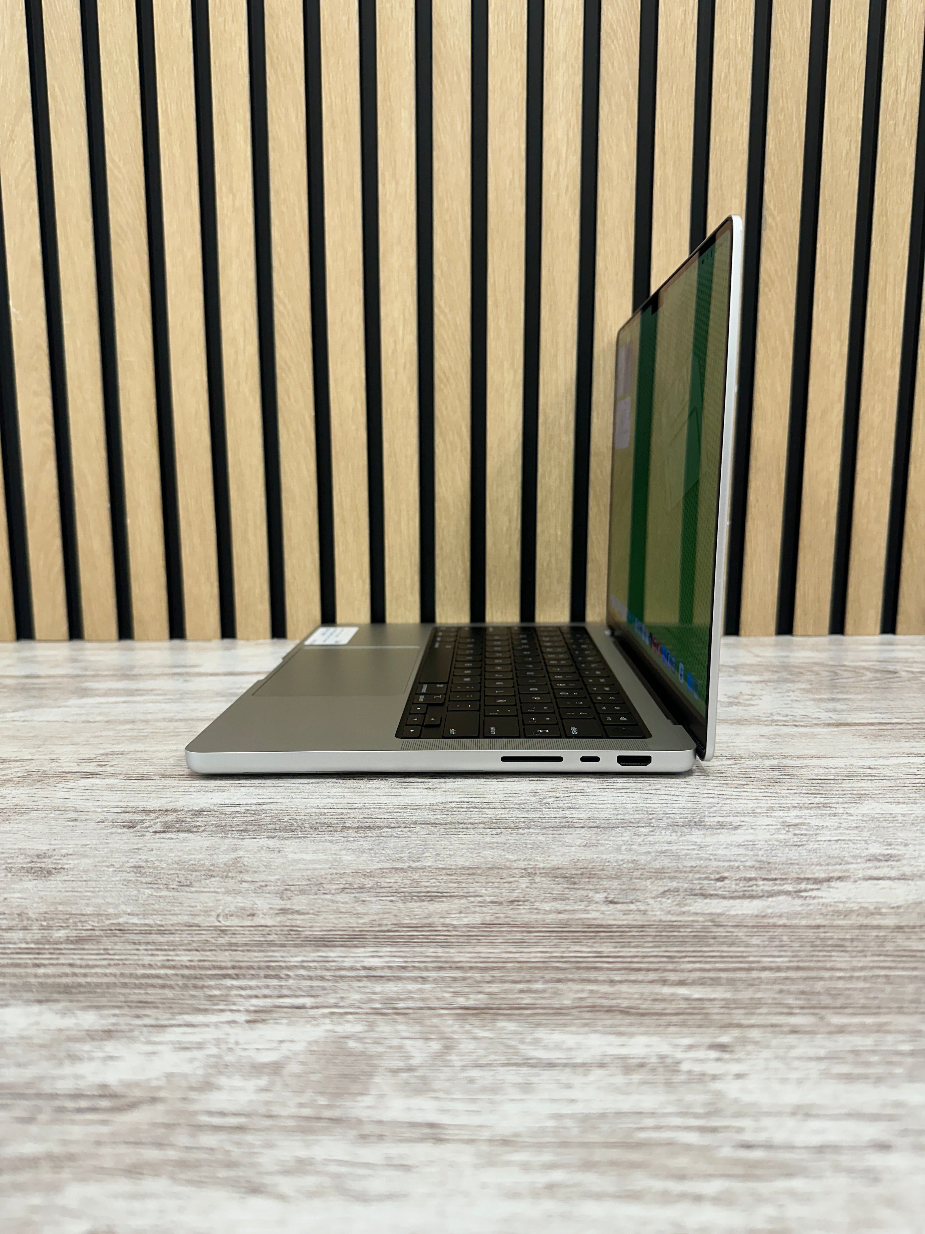 MacBook Pro 14" 2021 M1 PRO 32gb 1tb SSD - Moyacell