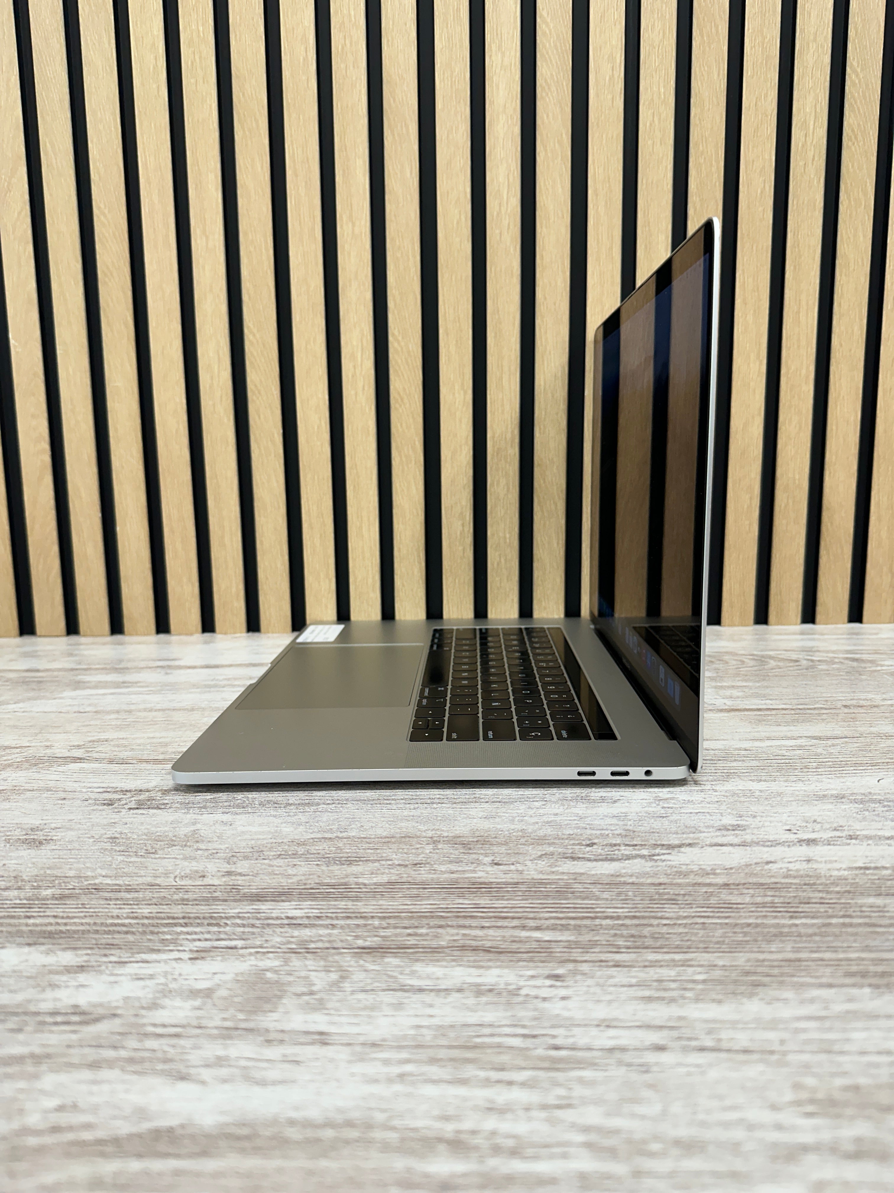 MacBook Pro 15" 2019 i7 16gb 500gb SSD