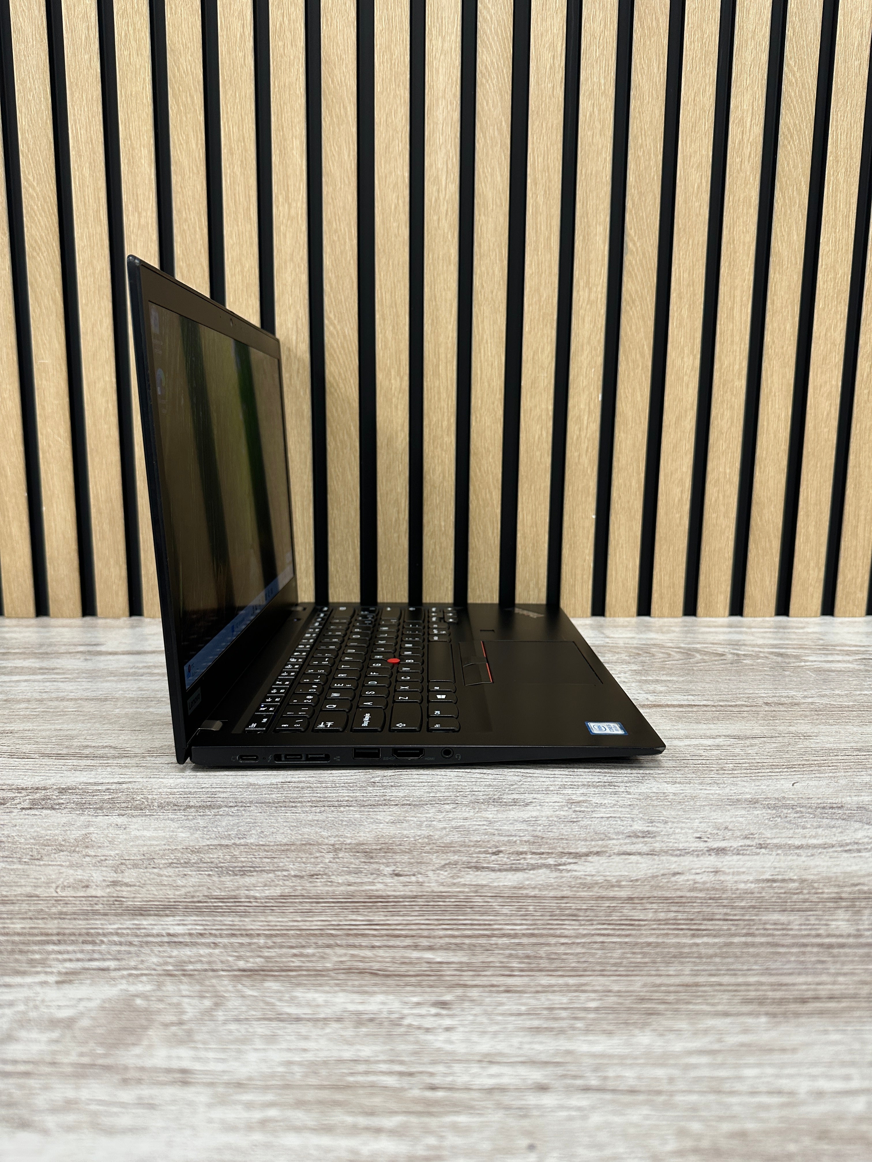 Lenovo Thinkpad T490S i5 8gb 256gb SSD