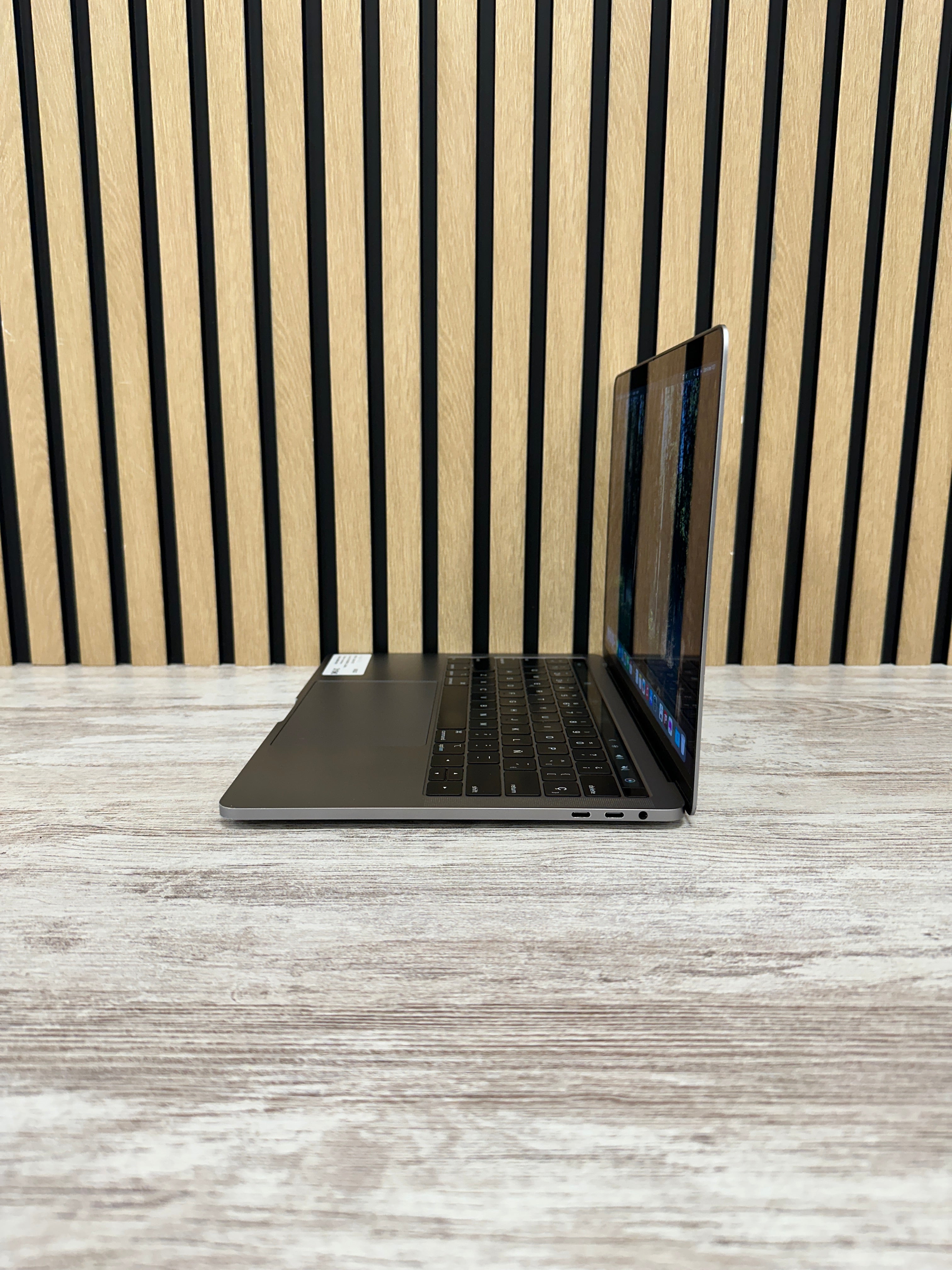 MacBook Pro 13" 2018 TB i5 16gb 256gb SSD