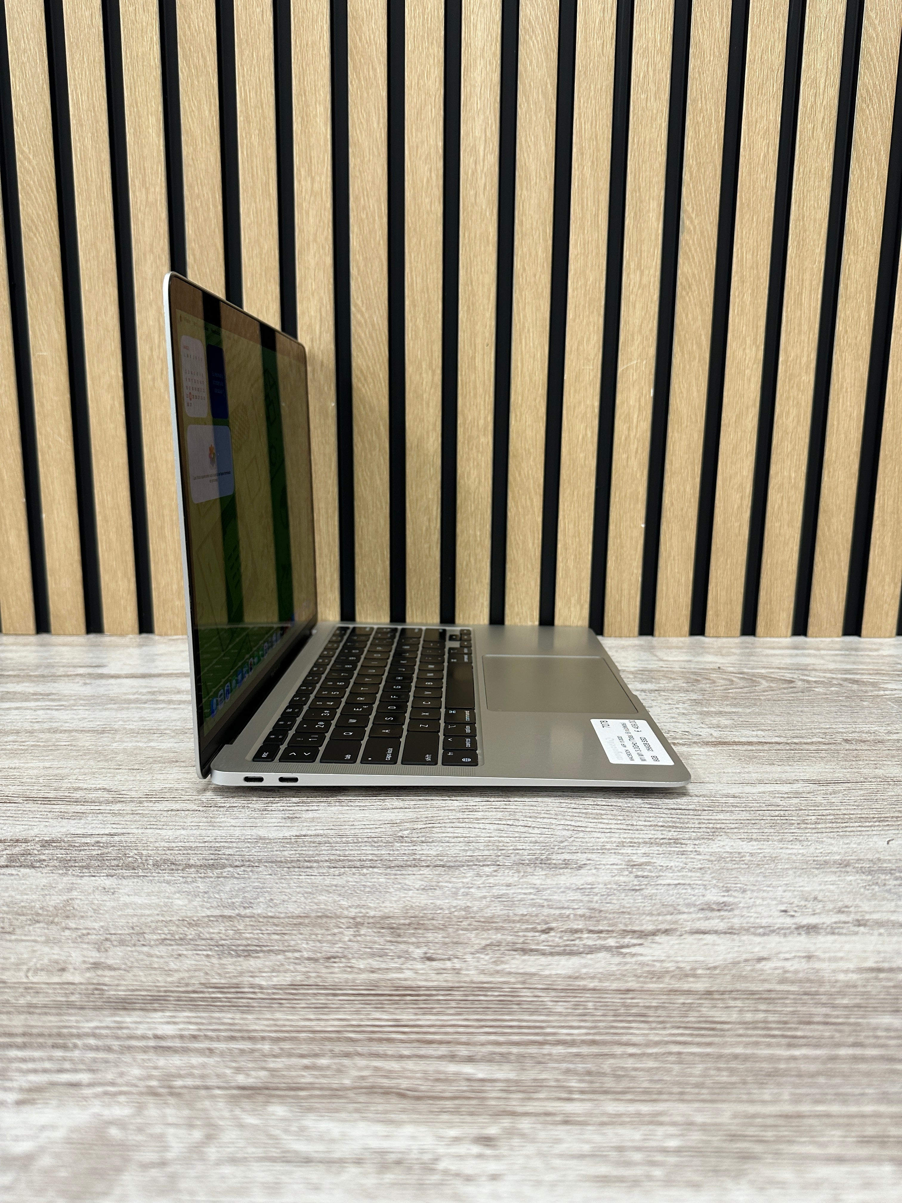 MacBook Air 13" 2020 M1 8gb 256gb SSD