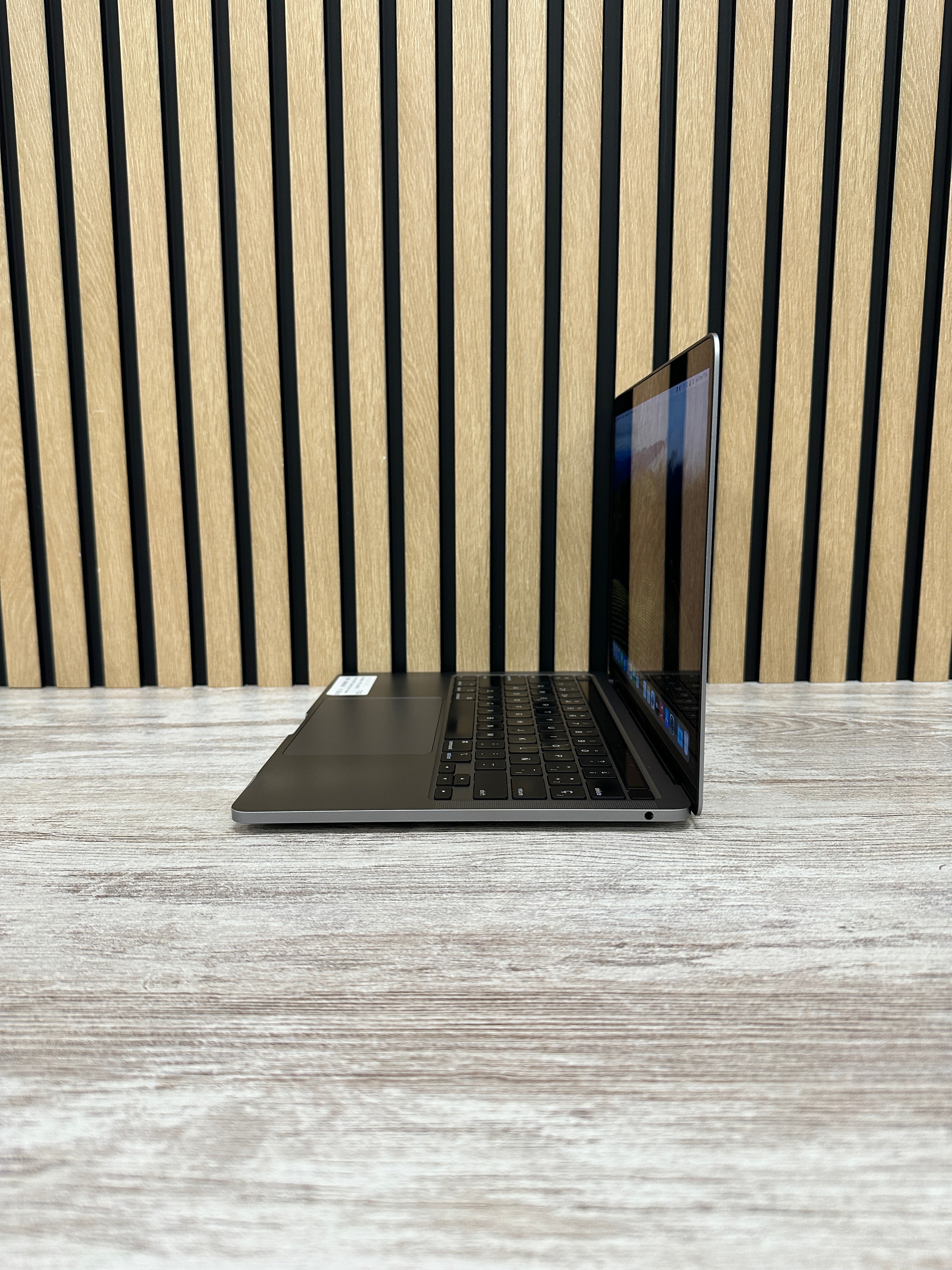 MacBook Pro 13" 2020 TB i5 16gb 256gb SSD