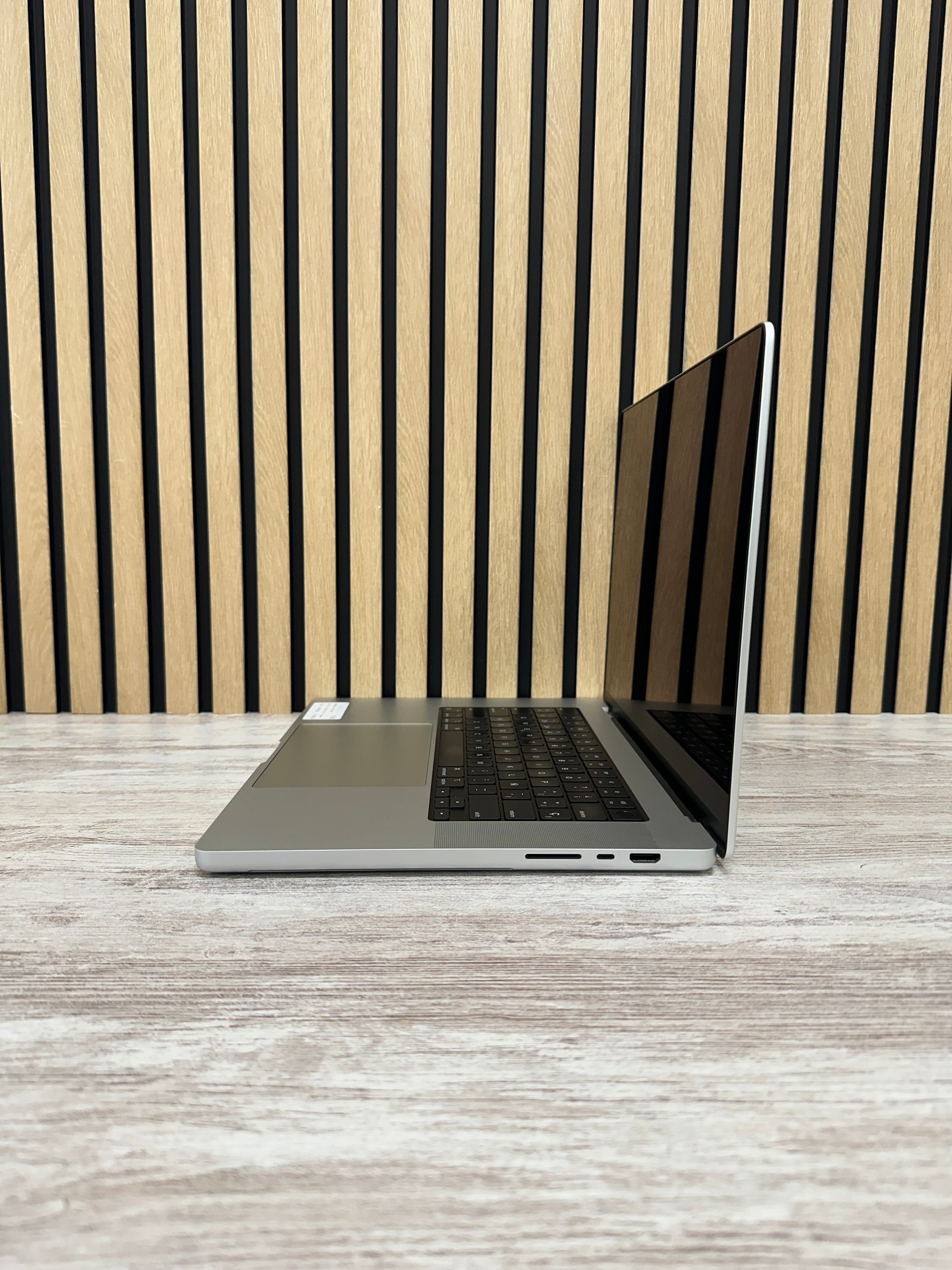 MacBook Pro 16" 2021 M1 PRO 16gb 512gb SSD