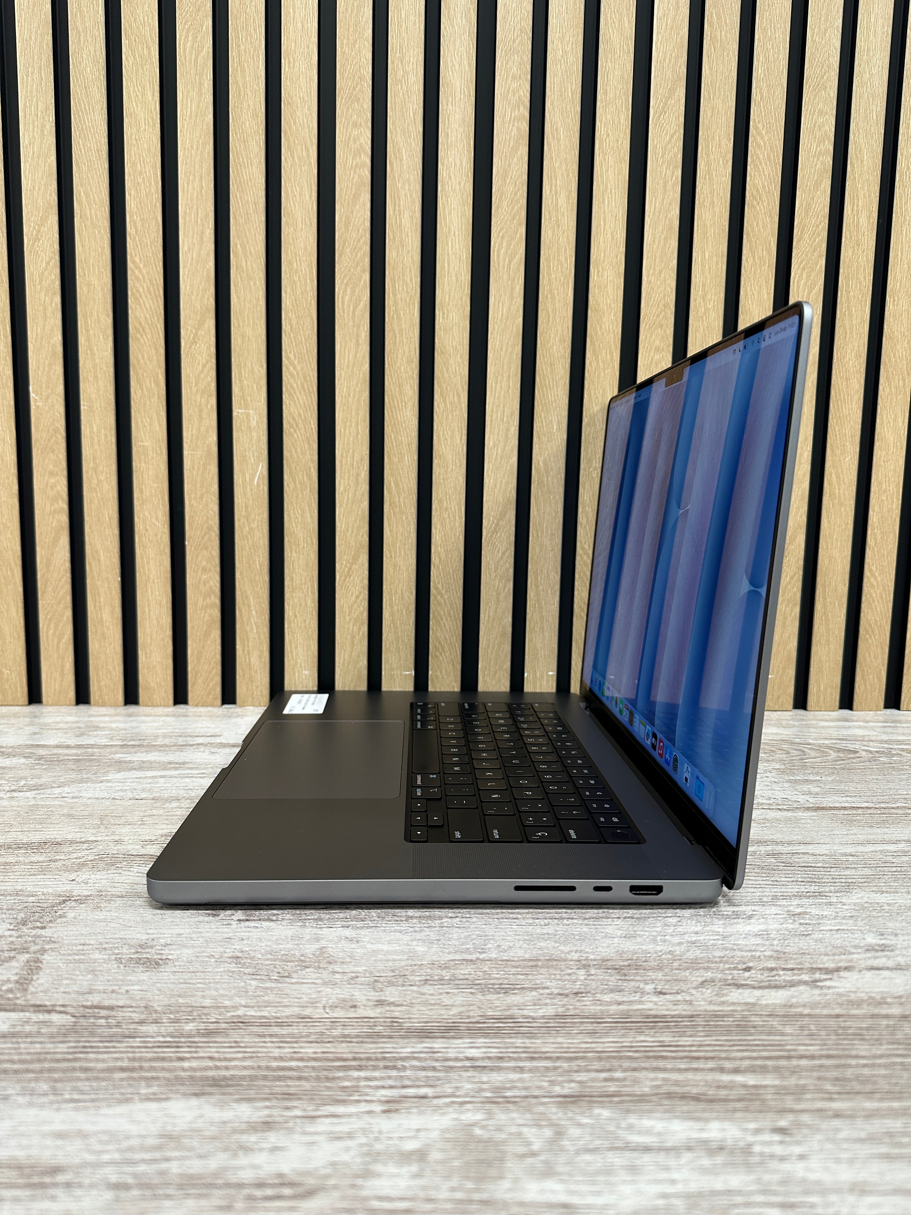 MacBook Pro 16" 2021 M1 PRO 16gb 512gb SSD