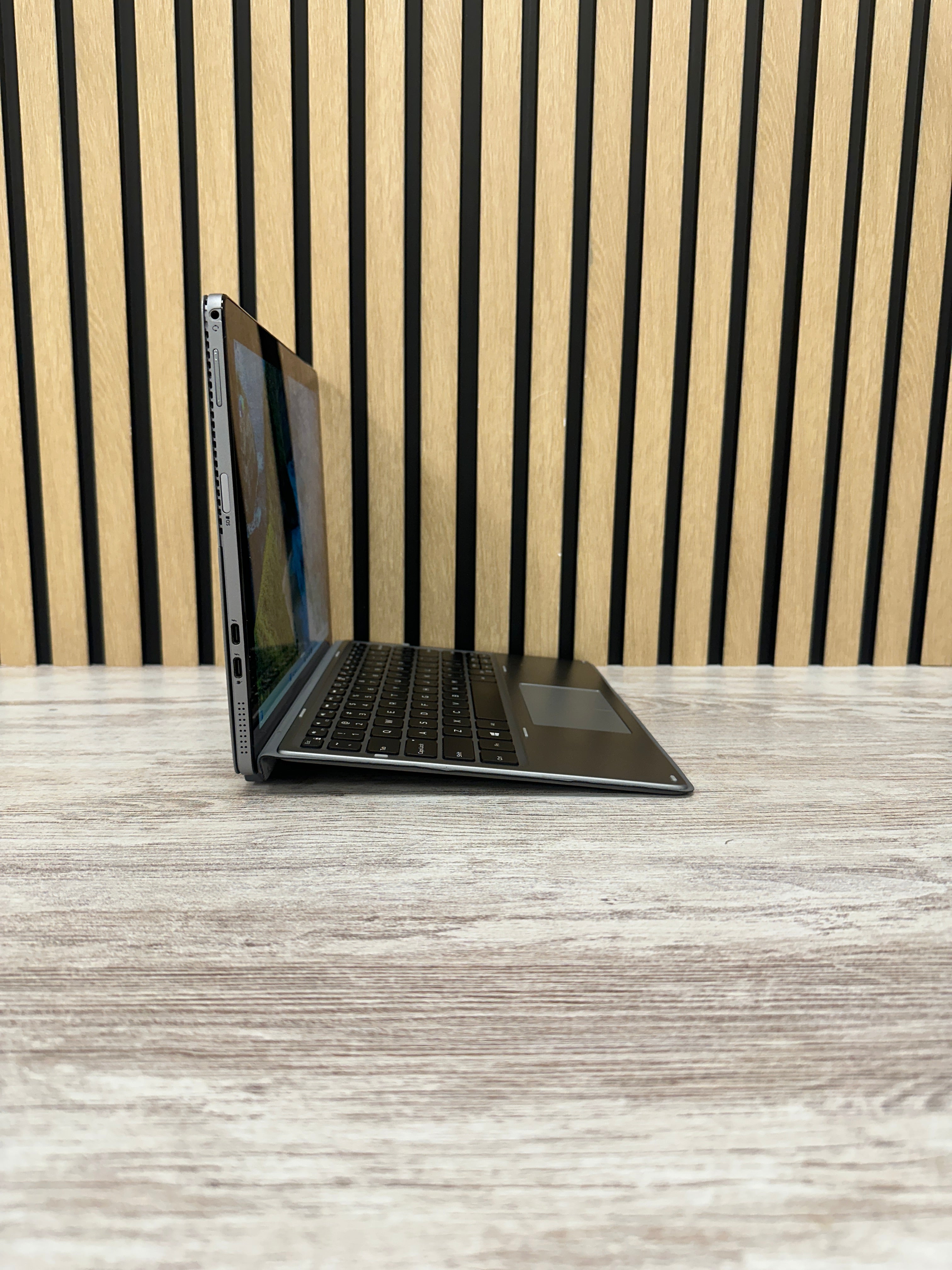 Dell Latitude 7200 i5 16gb 256gb SSD
