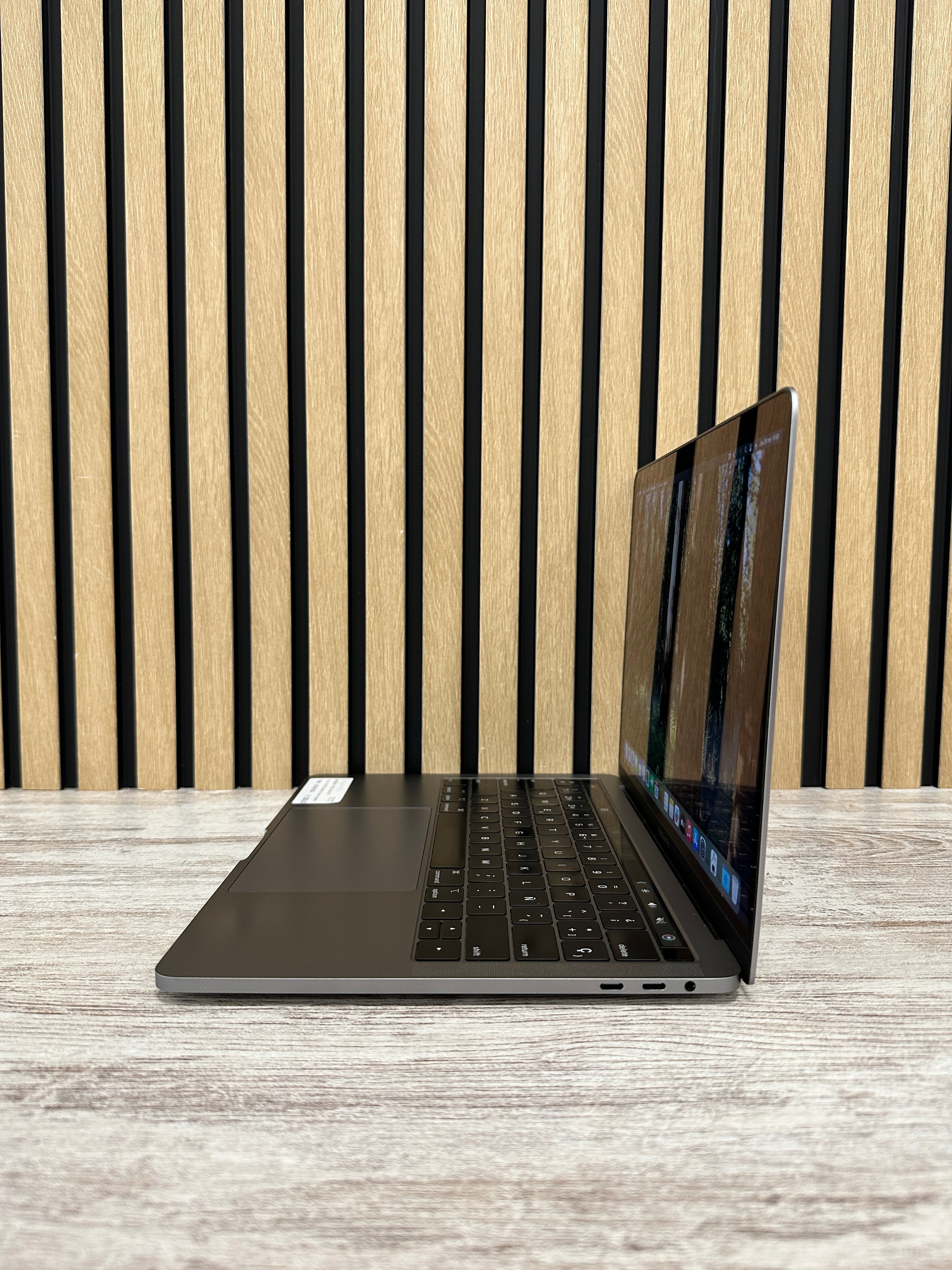 MacBook Pro 13" 2019 TB i5 16gb 500gb SSD
