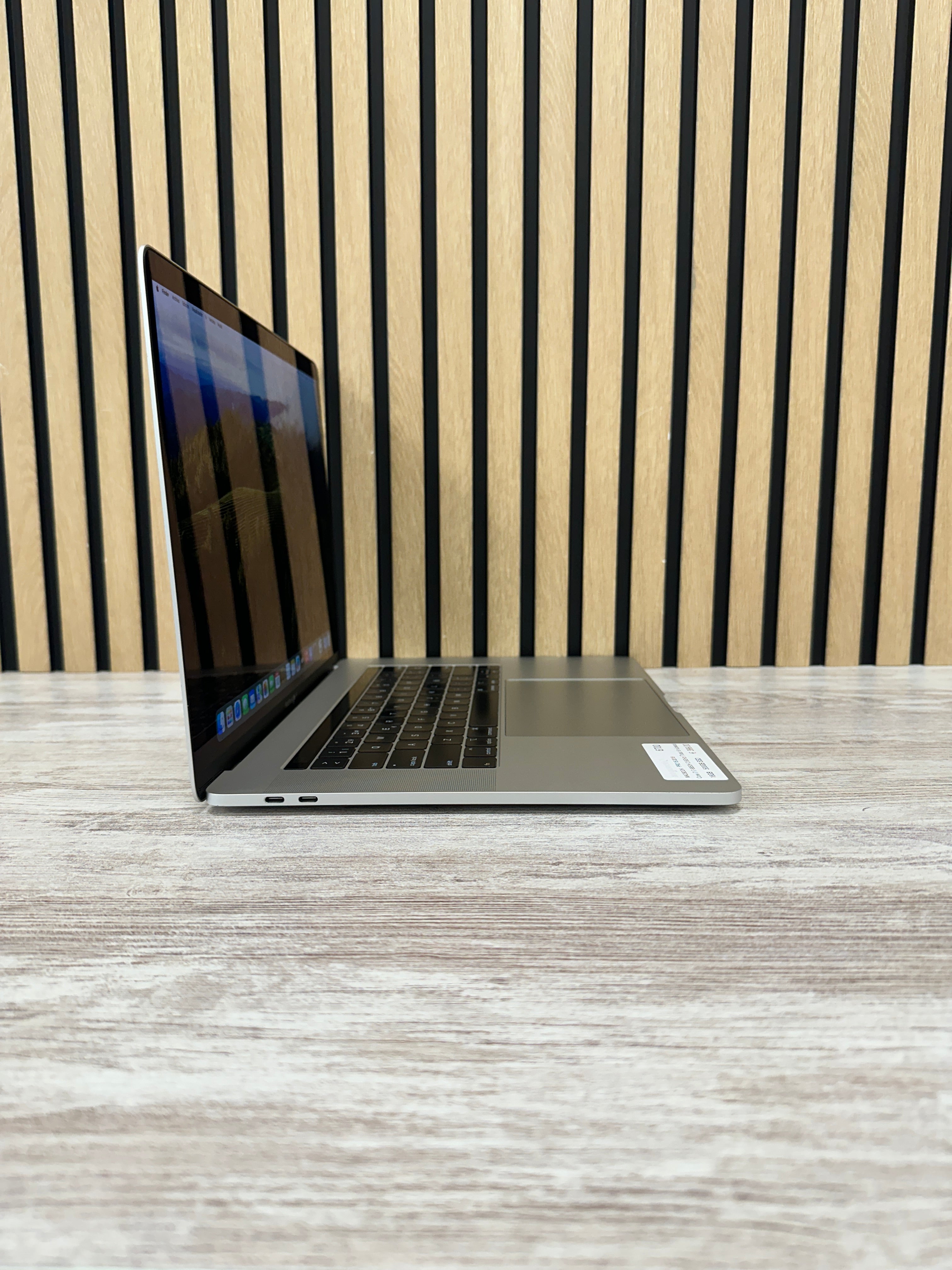 MacBook Pro 15" 2018 i7 16gb 500gb SSD