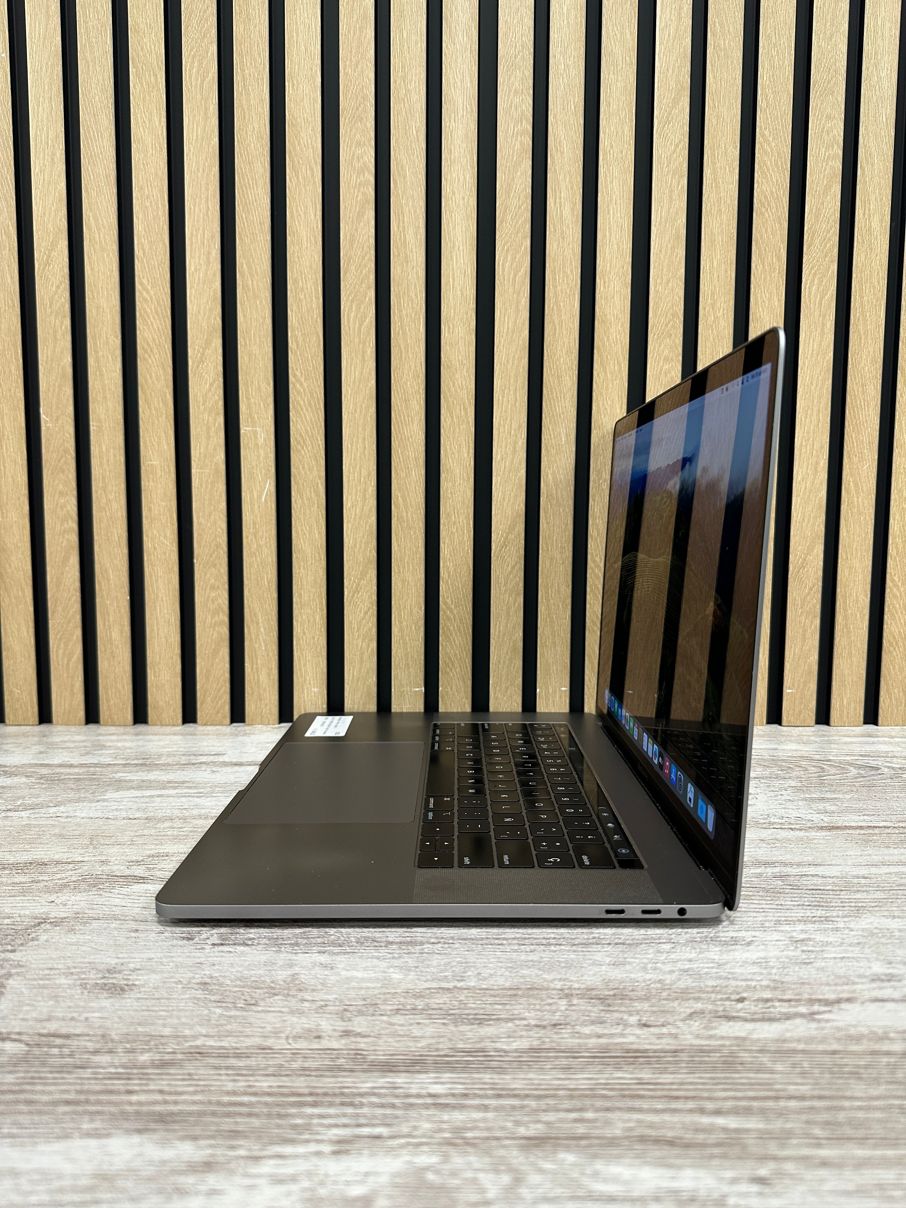 MacBook Pro 15" 2019 i7 16gb 500gb SSD