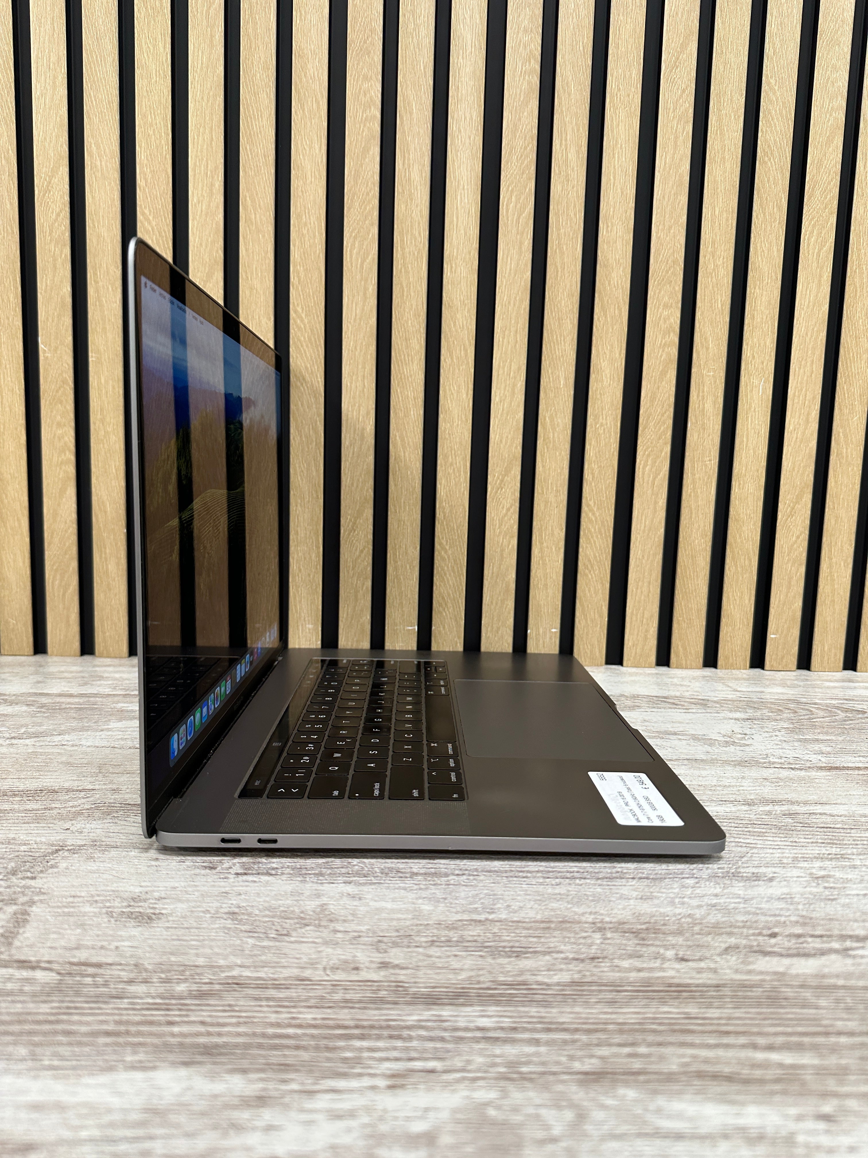 MacBook Pro 15" 2019 i7 16gb 500gb SSD