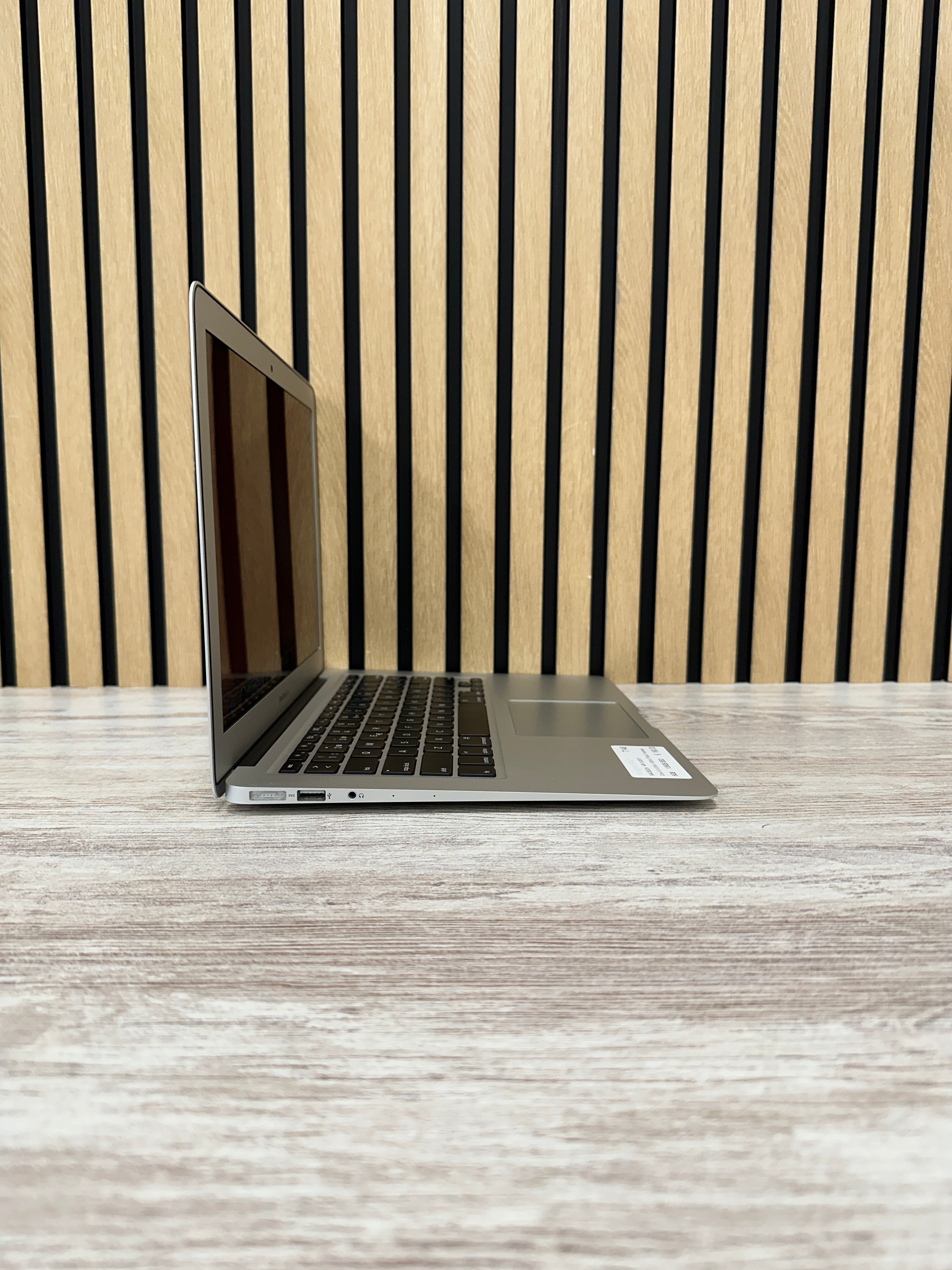 MacBook Air 13" 2017 i5 8gb 128gb SSD - Moyacell