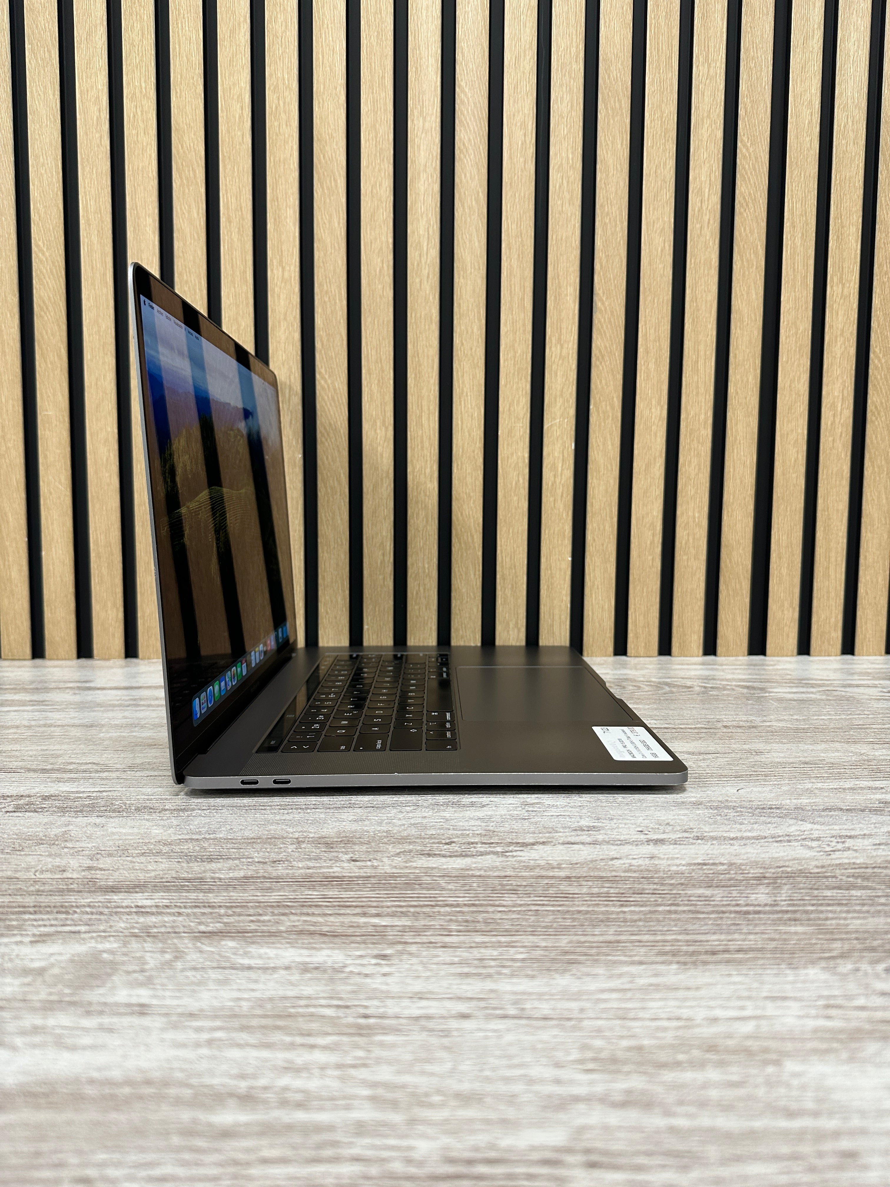 MacBook Pro 15" 2018 i7 16gb 256gb SSD - Moyacell