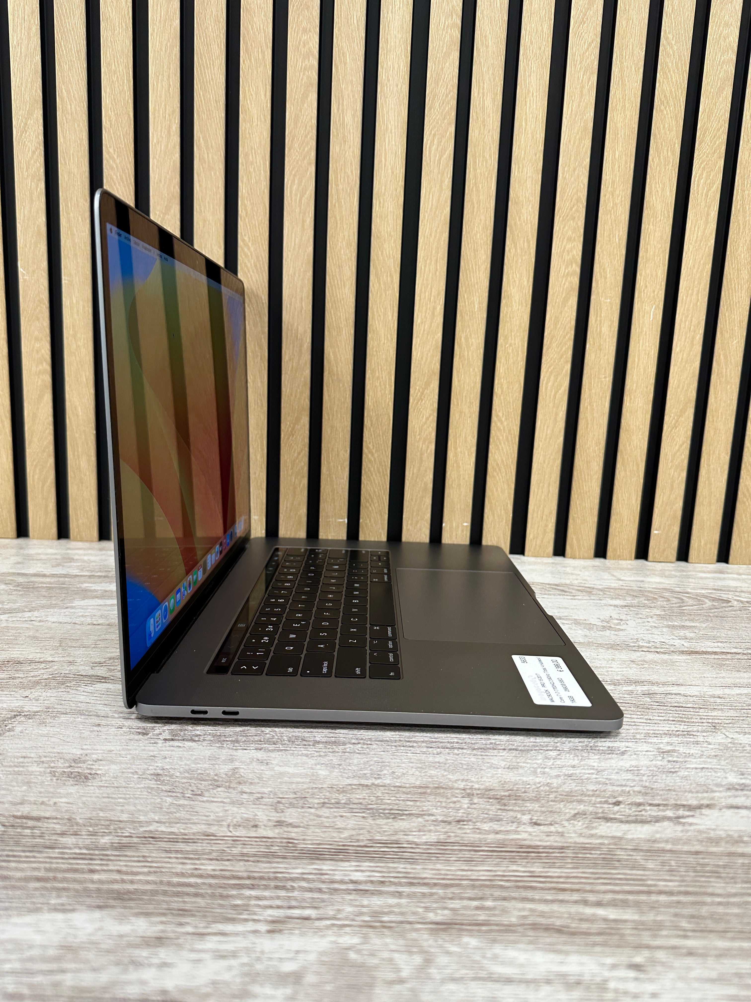 MacBook Pro 15" 2017 i7 16gb 256gb SSD
