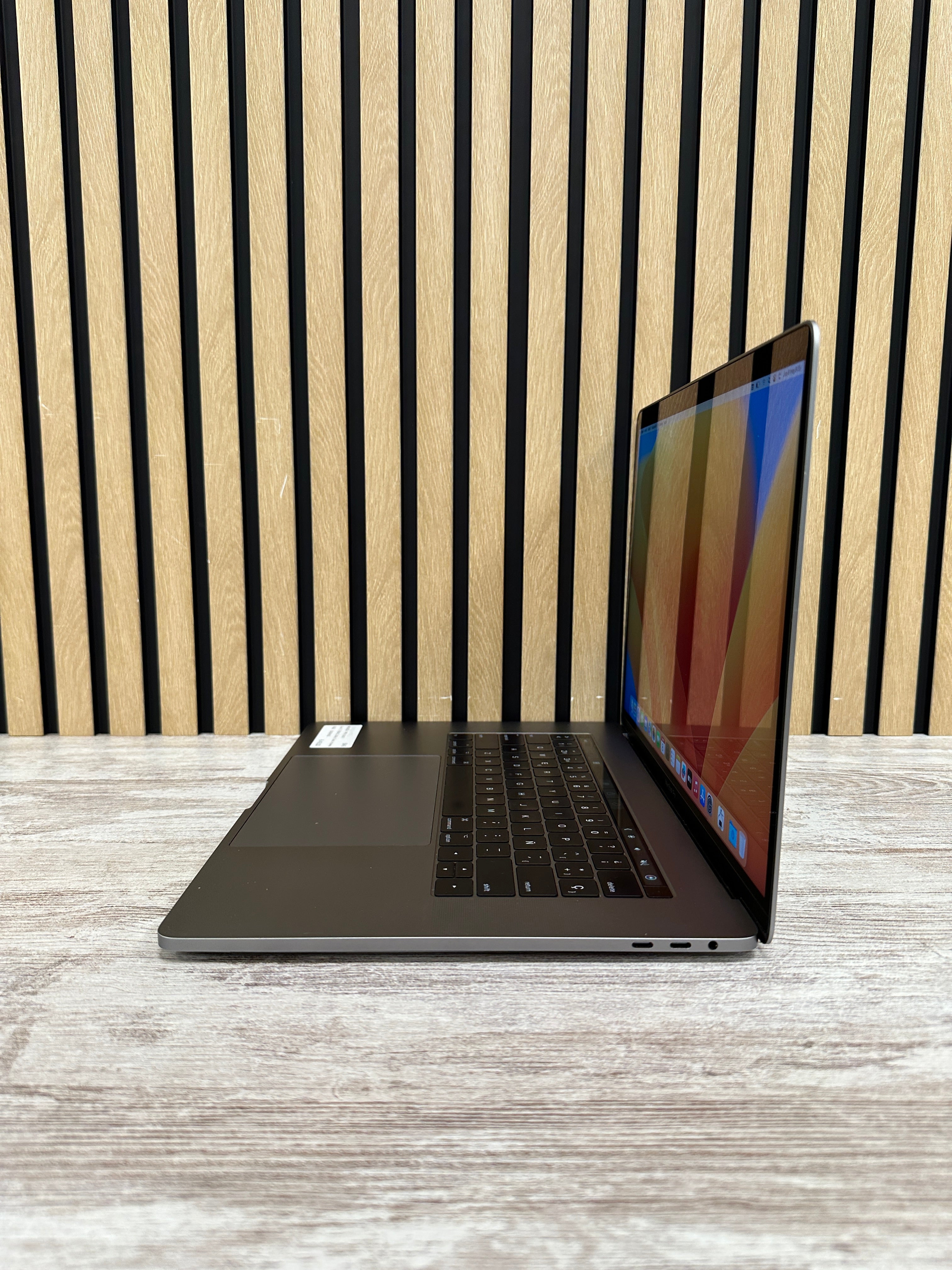 MacBook Pro 15" 2017 i7 16gb 500gb SSD