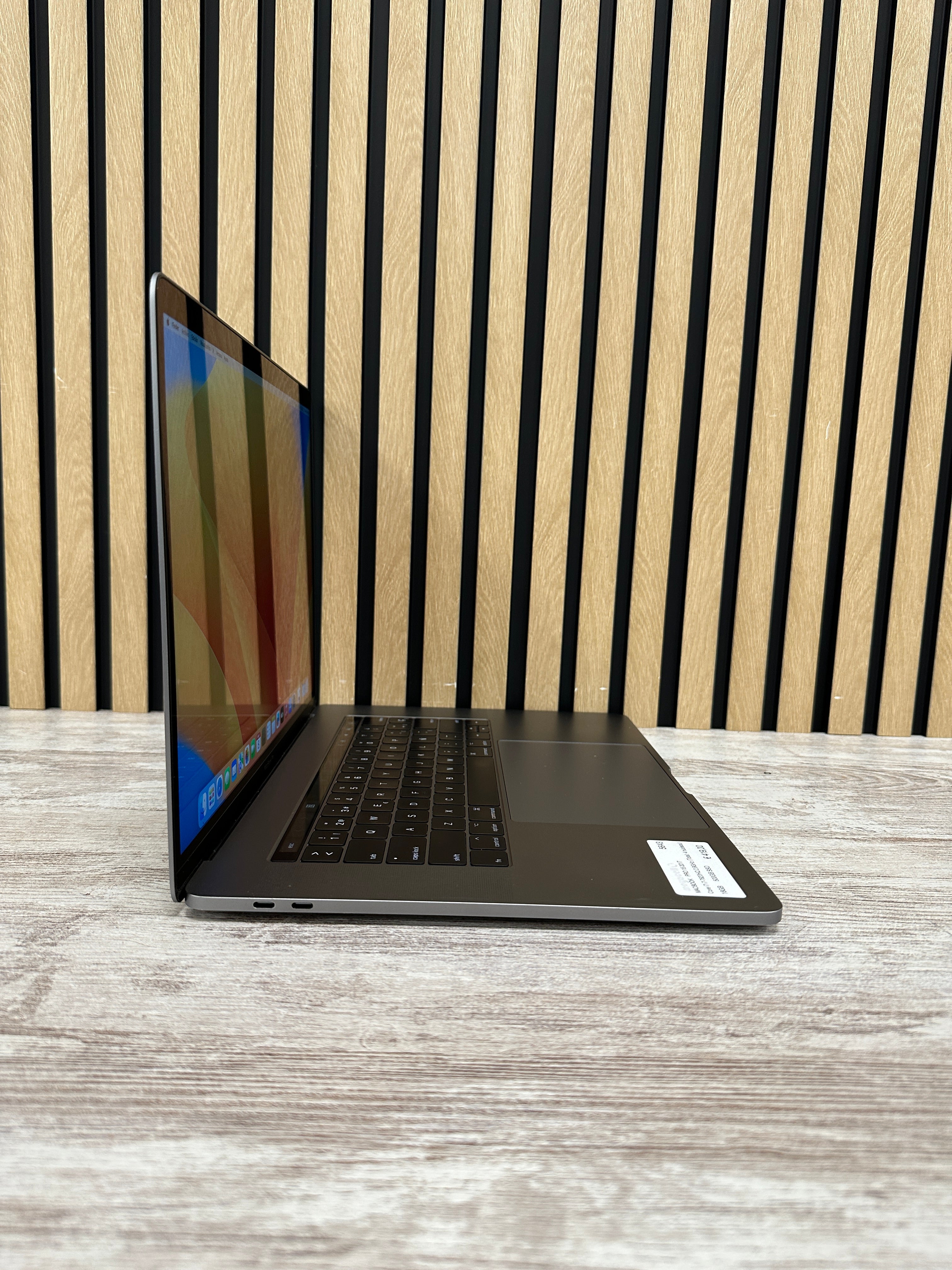 MacBook Pro 15" 2017 i7 16gb 500gb SSD