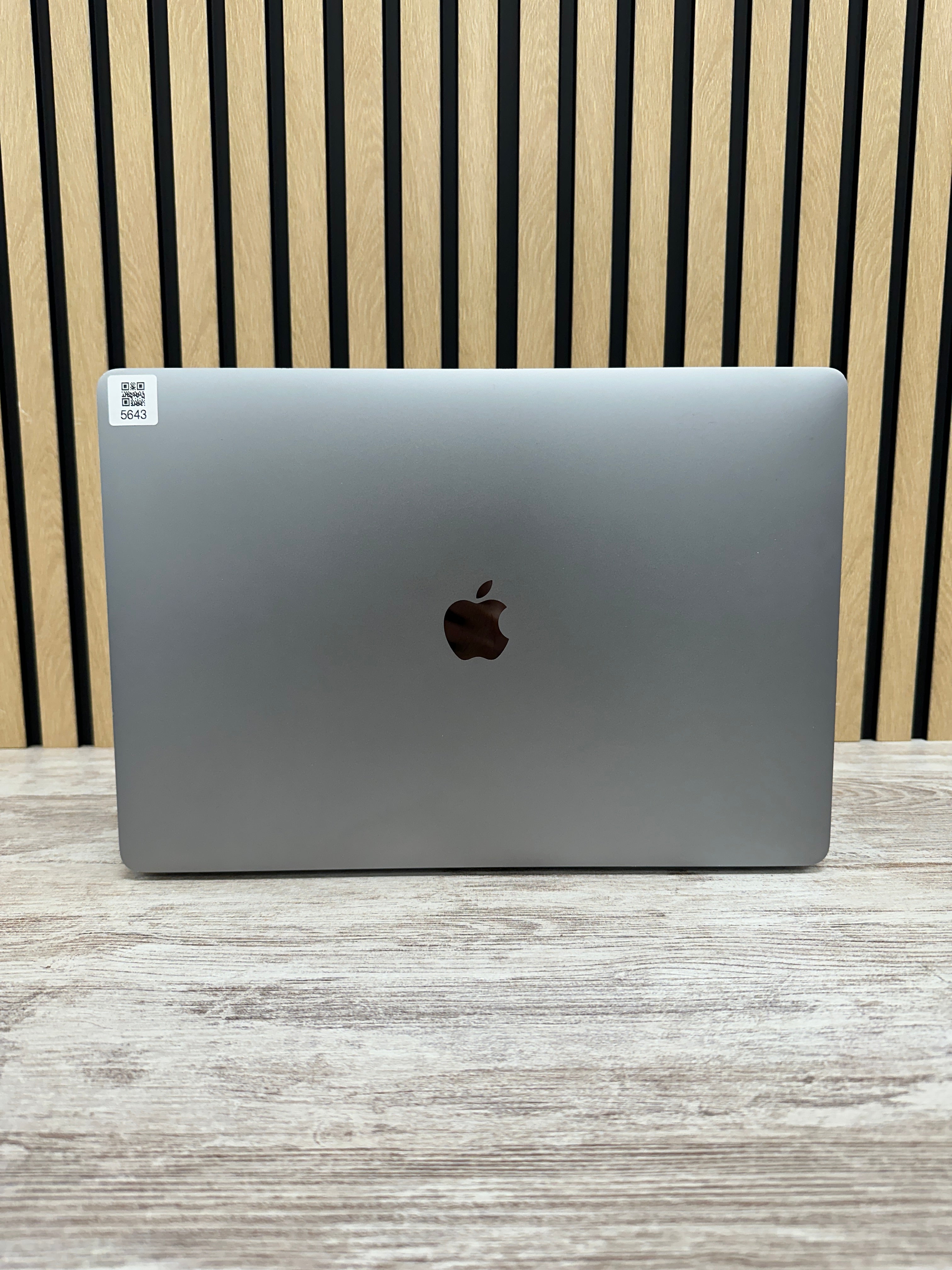 MacBook Pro 15" 2017 i7 16gb 500gb SSD