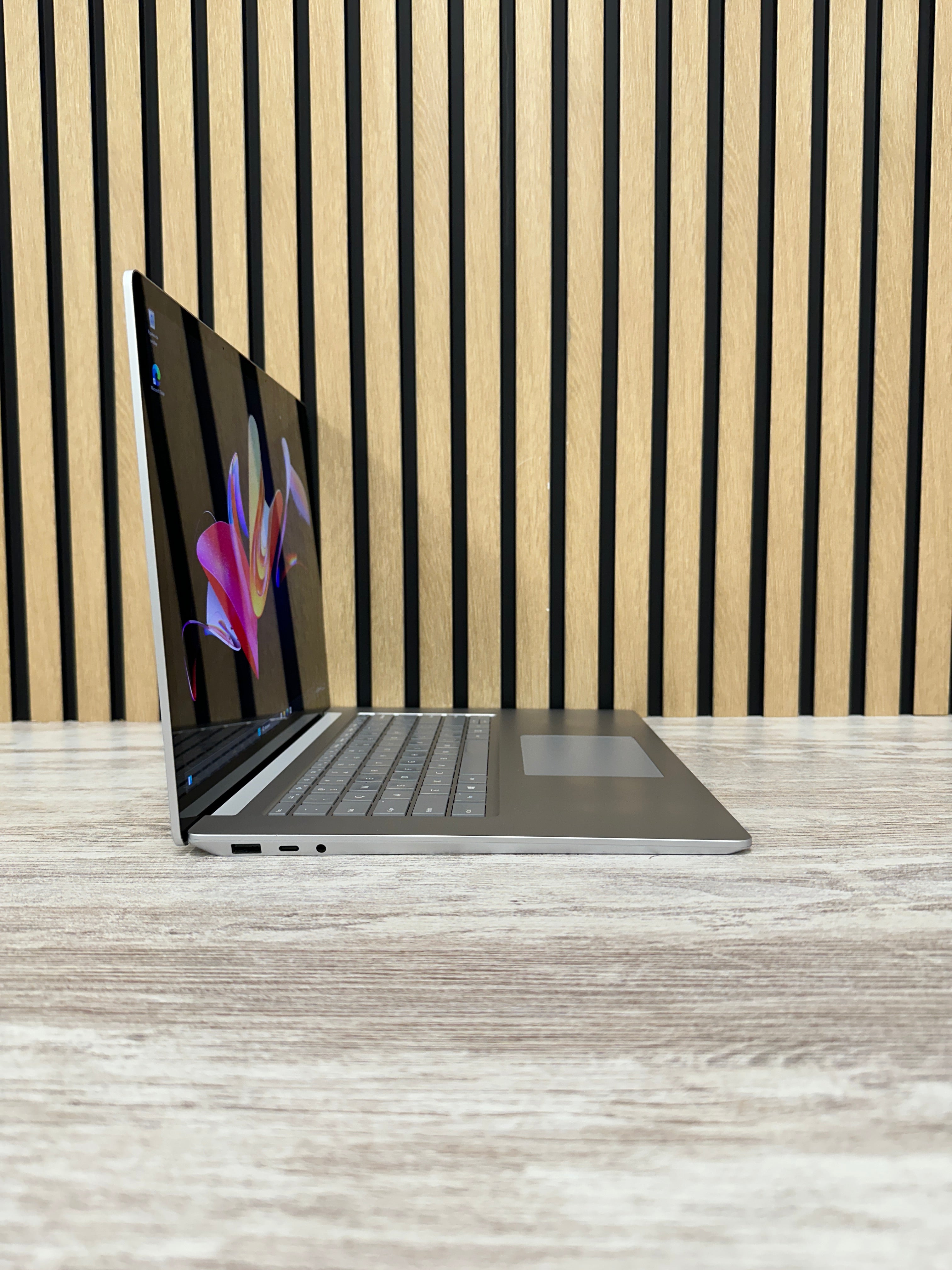 Microsoft Corp Surface Laptop 3 i5 16gb 256gb SSD - Moyacell
