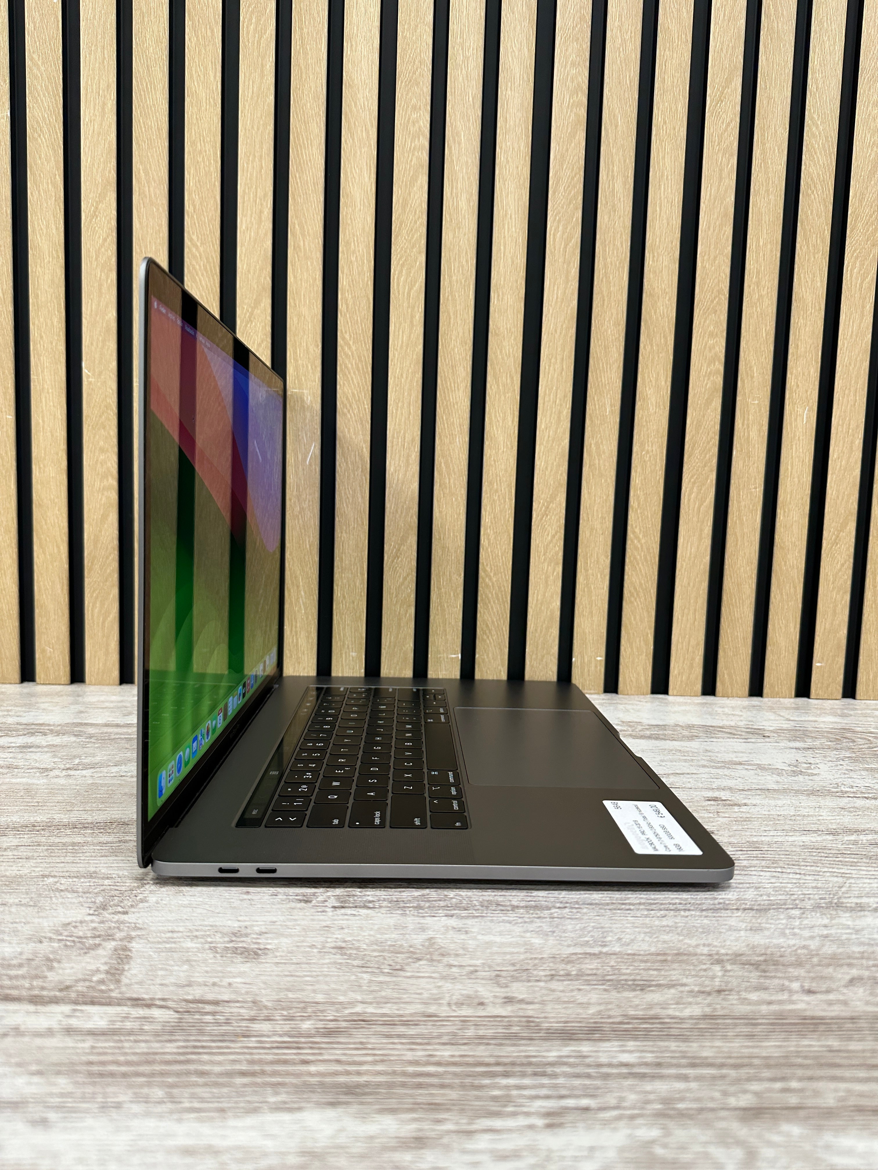 MacBook Pro 15" 2019 i7 16gb 500gb SSD