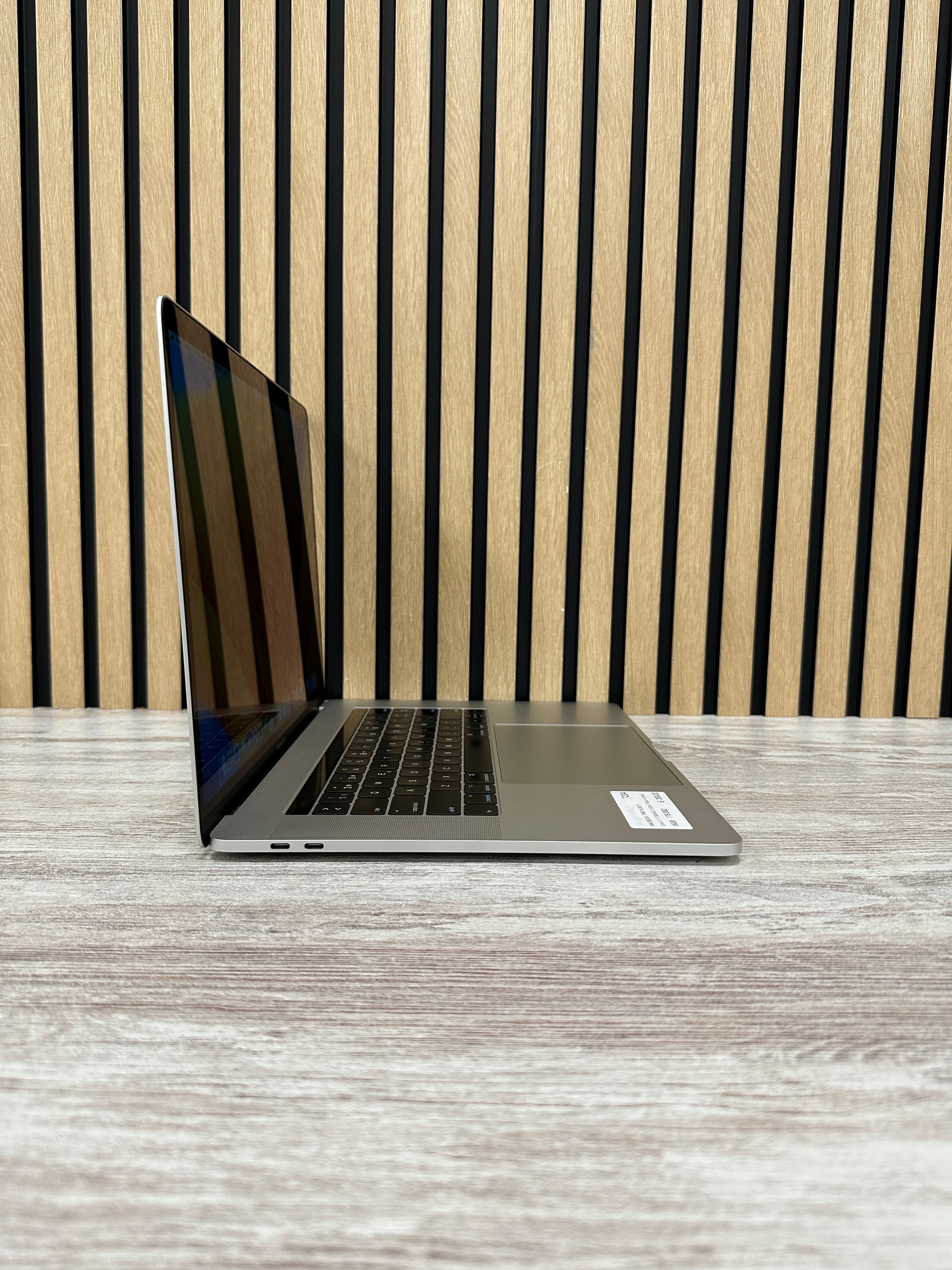 MacBook Pro 15" 2017 i7 16gb 1tb SSD