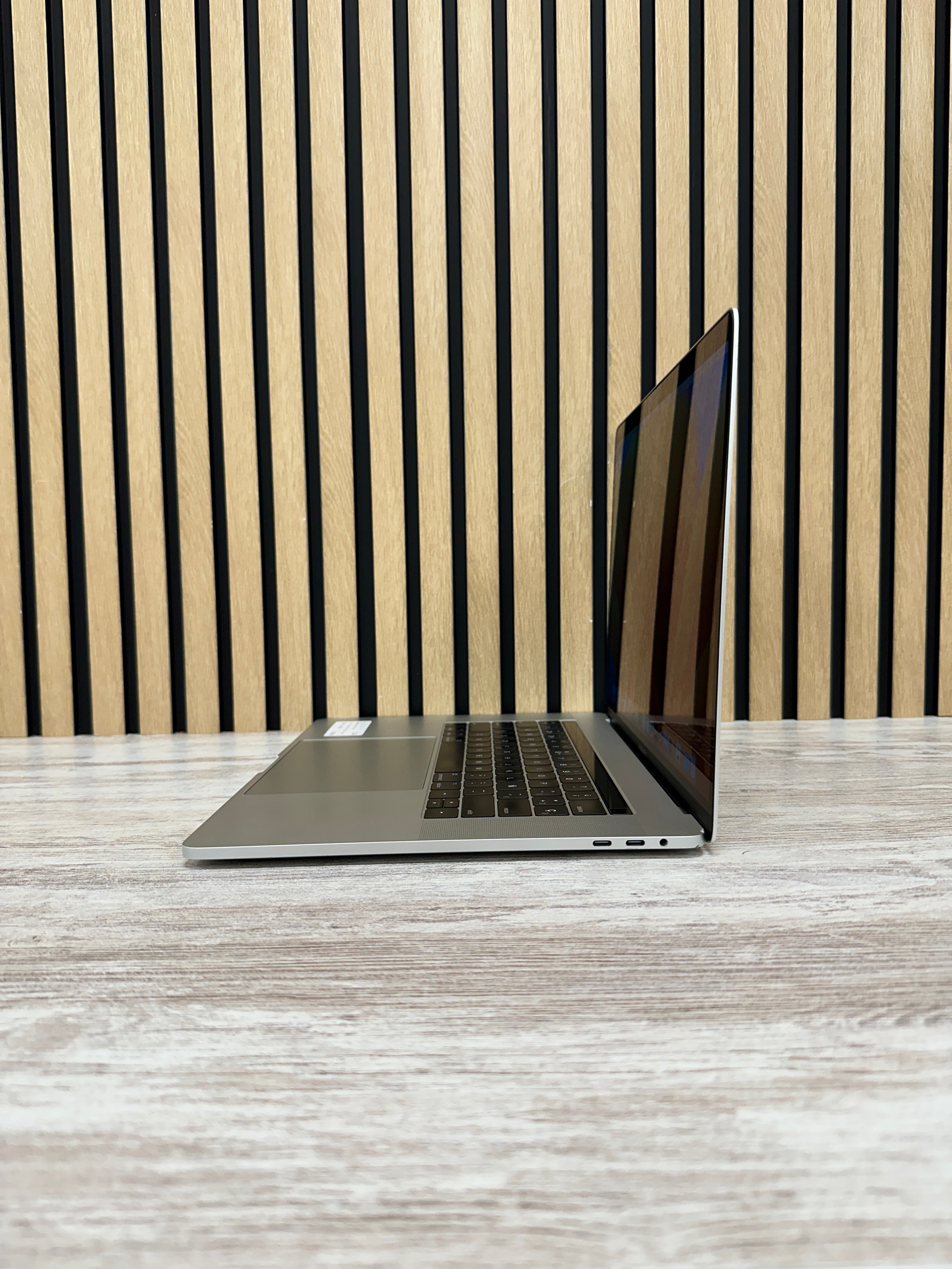 MacBook Pro 15" 2017 i7 16gb 1tb SSD