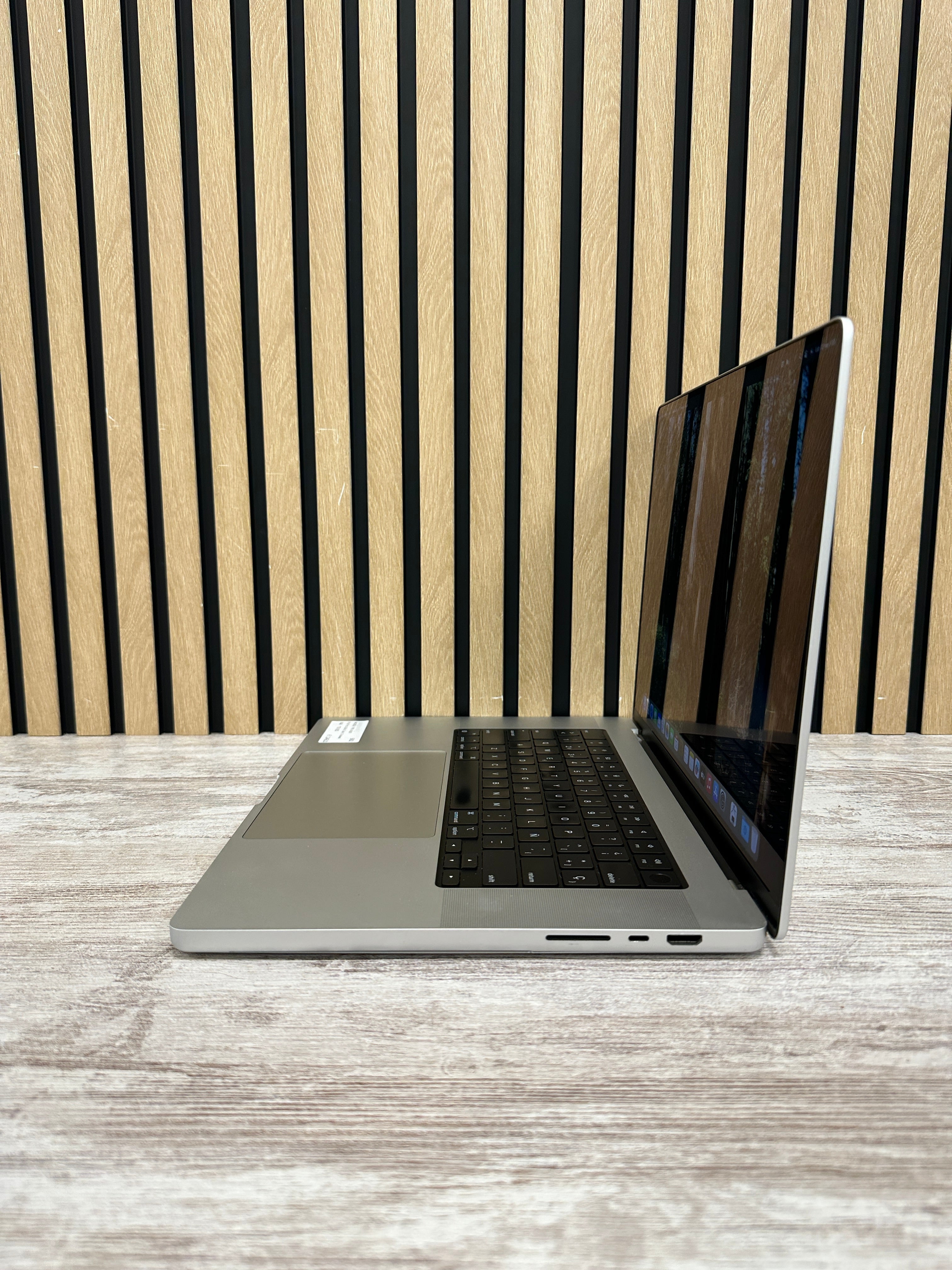 MacBook Pro 16" 2021 M1 PRO 16gb 1tb SSD