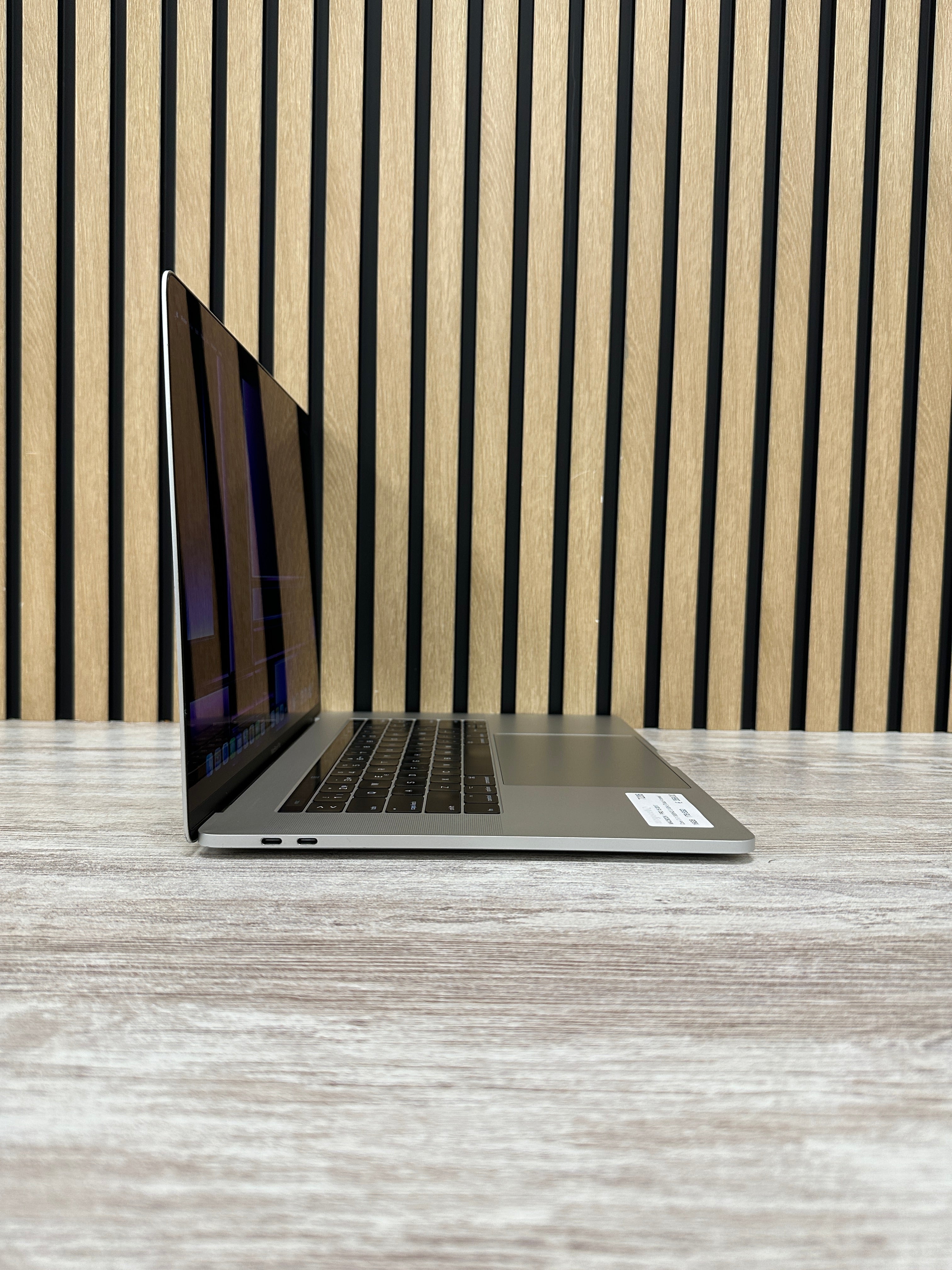 MacBook Pro 15" 2017 i7 16gb 1tb SSD