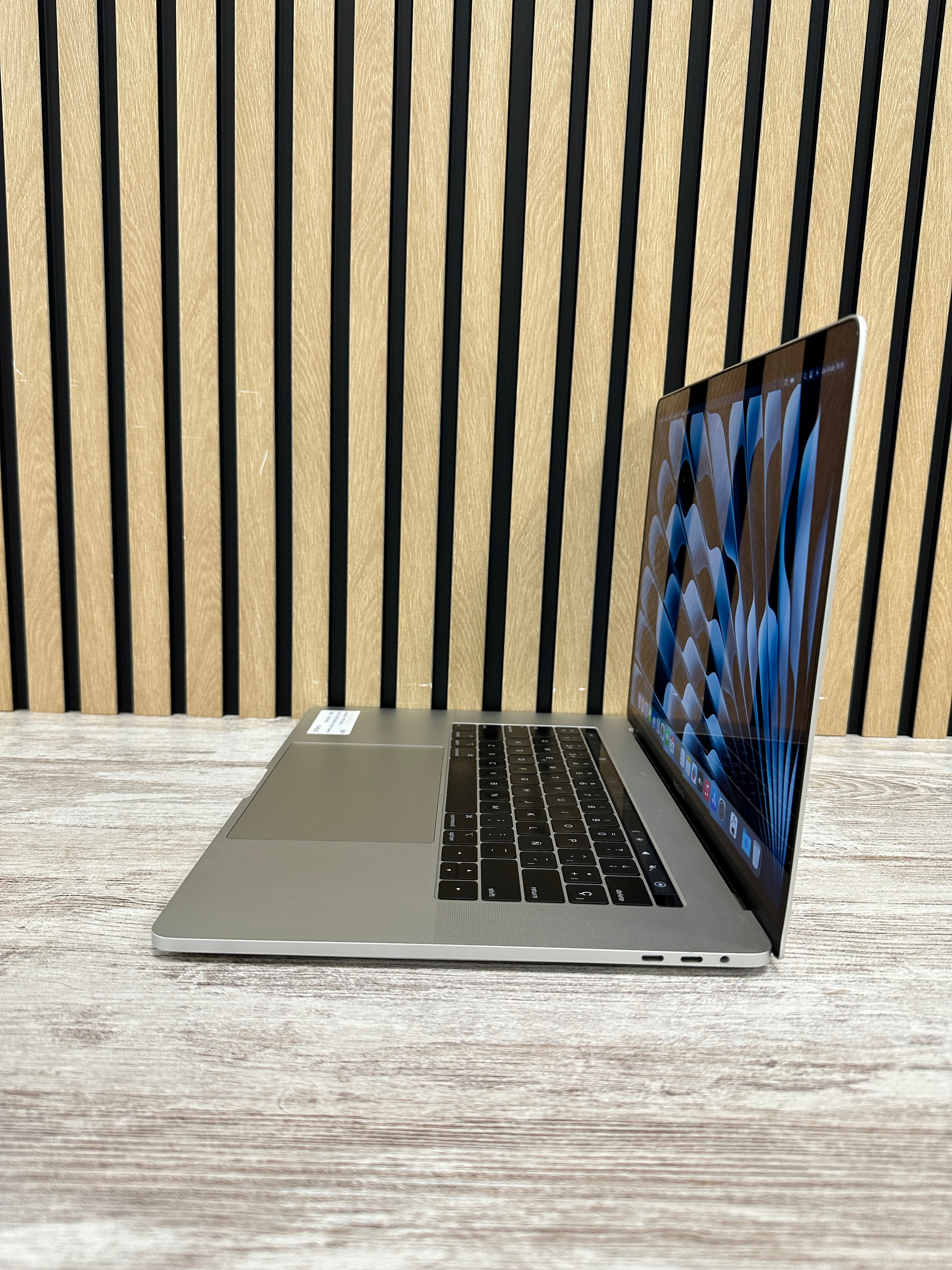 MacBook Pro 15" 2019 i7 16gb 512gb SSD