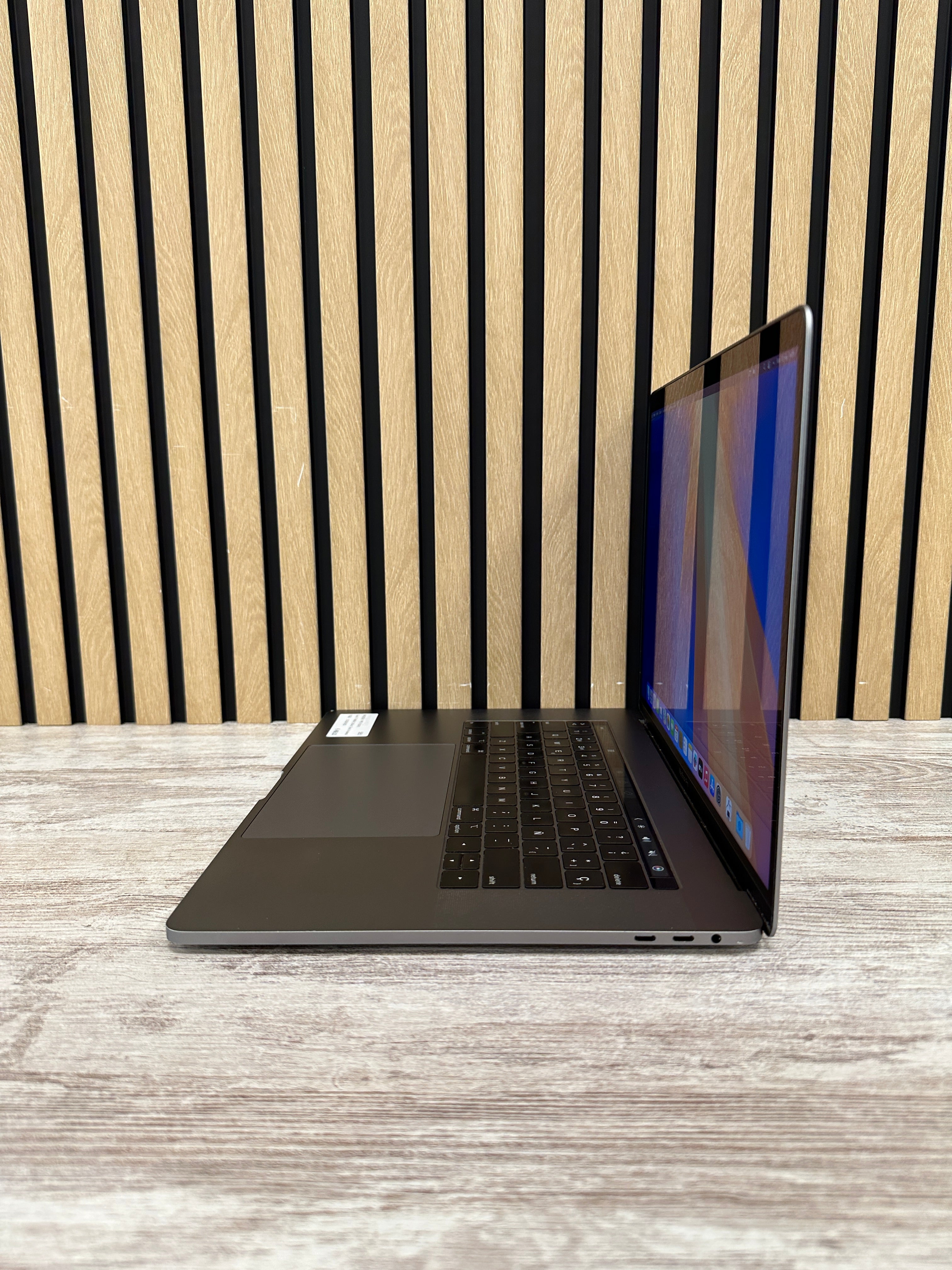 MacBook Pro 15" 2018 i7 16gb 512gb SSD
