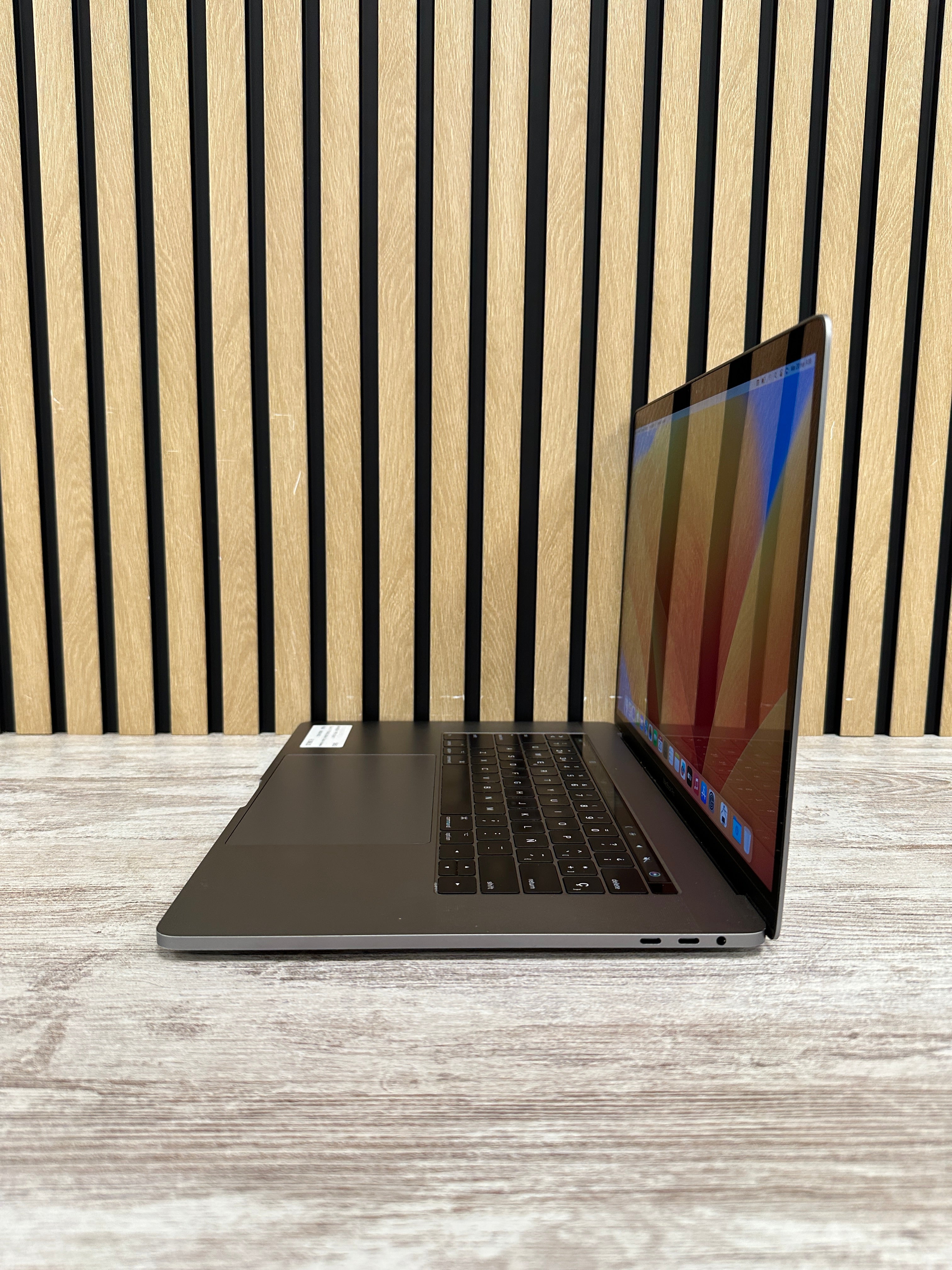 MacBook Pro 15" 2017 i7 16gb 256gb SSD
