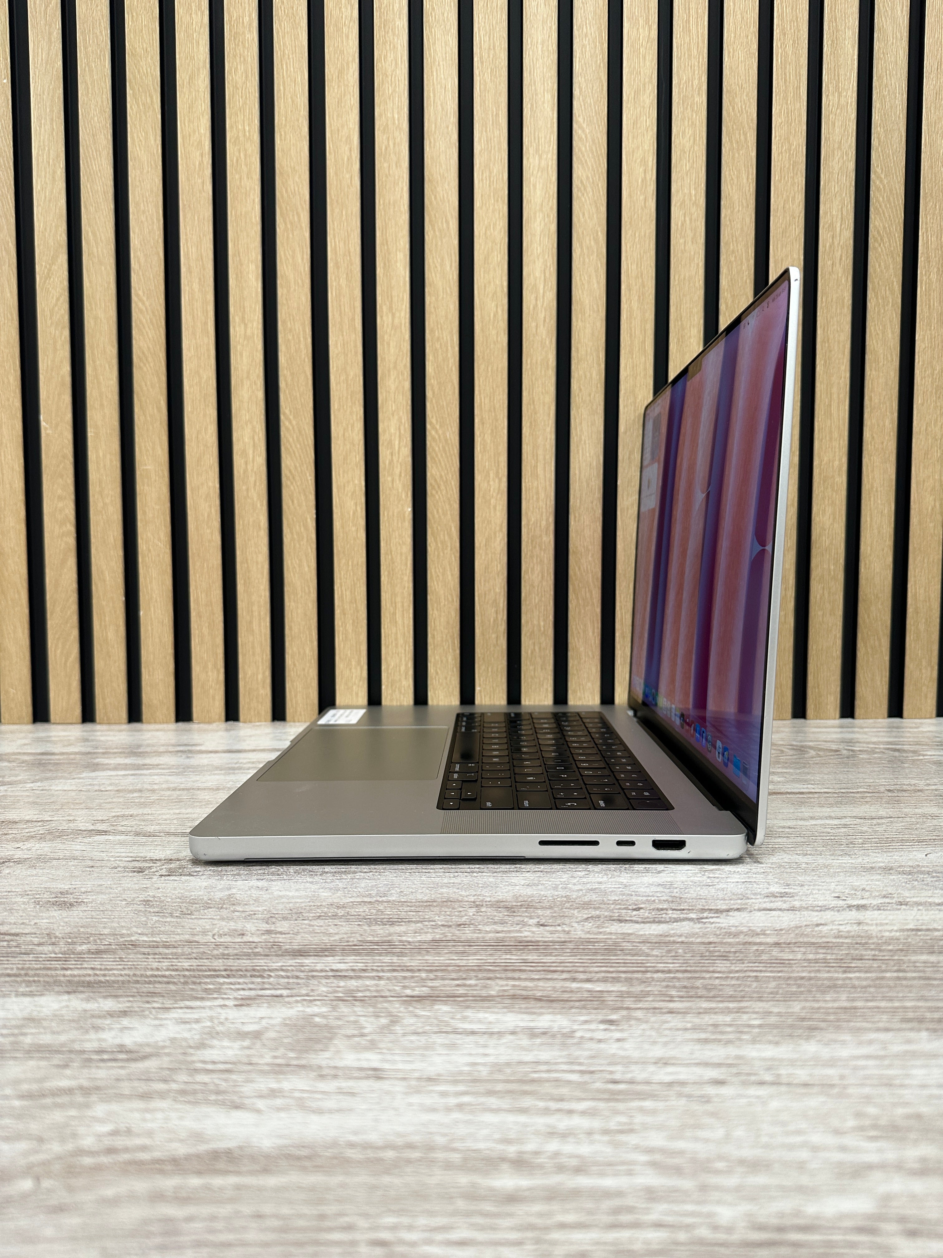 MacBook Pro 16" 2021 M1 PRO 16gb 512gb SSD - Moyacell
