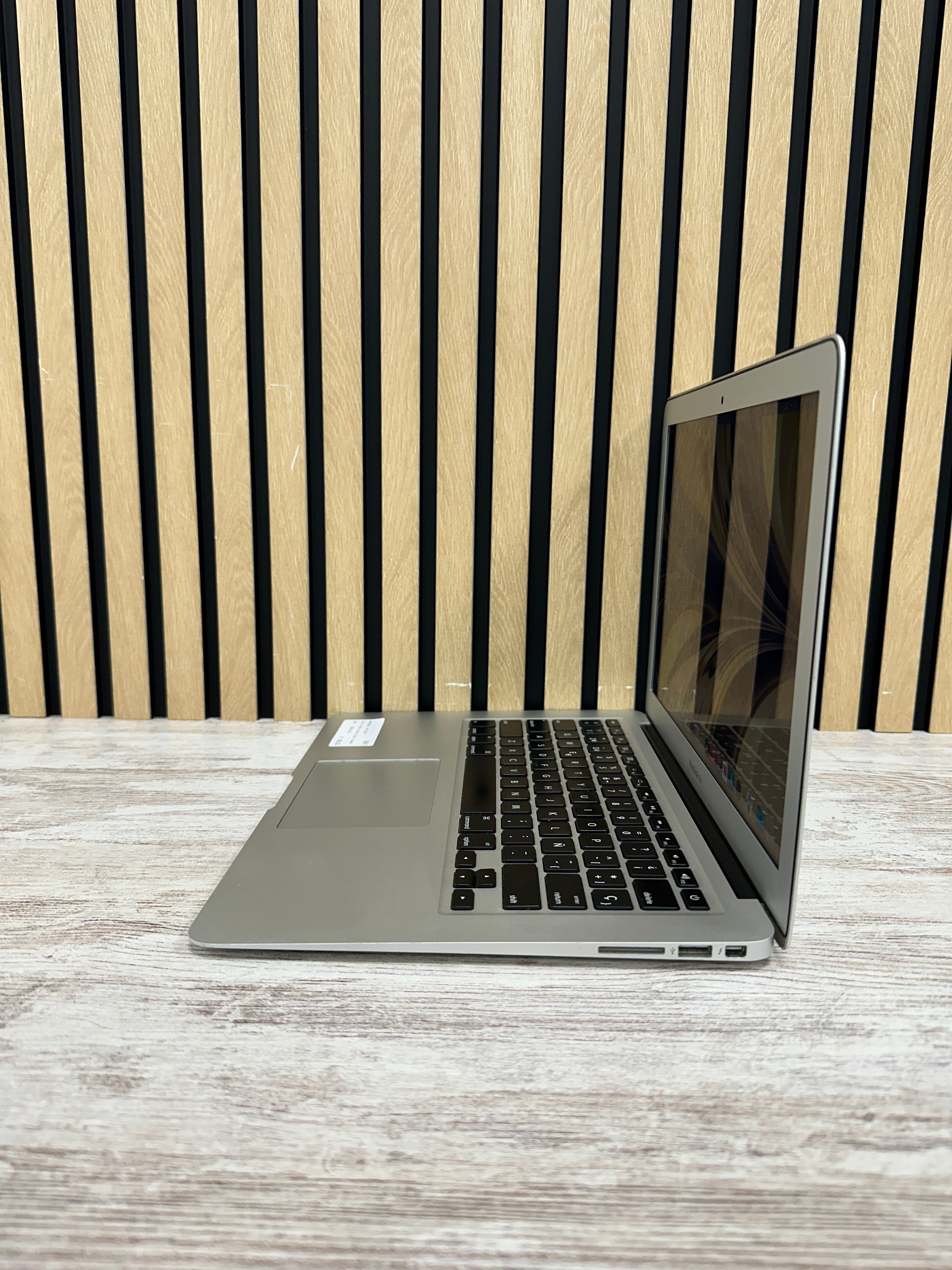 MacBook Air 13" 2017 i5 8gb 128gb SSD