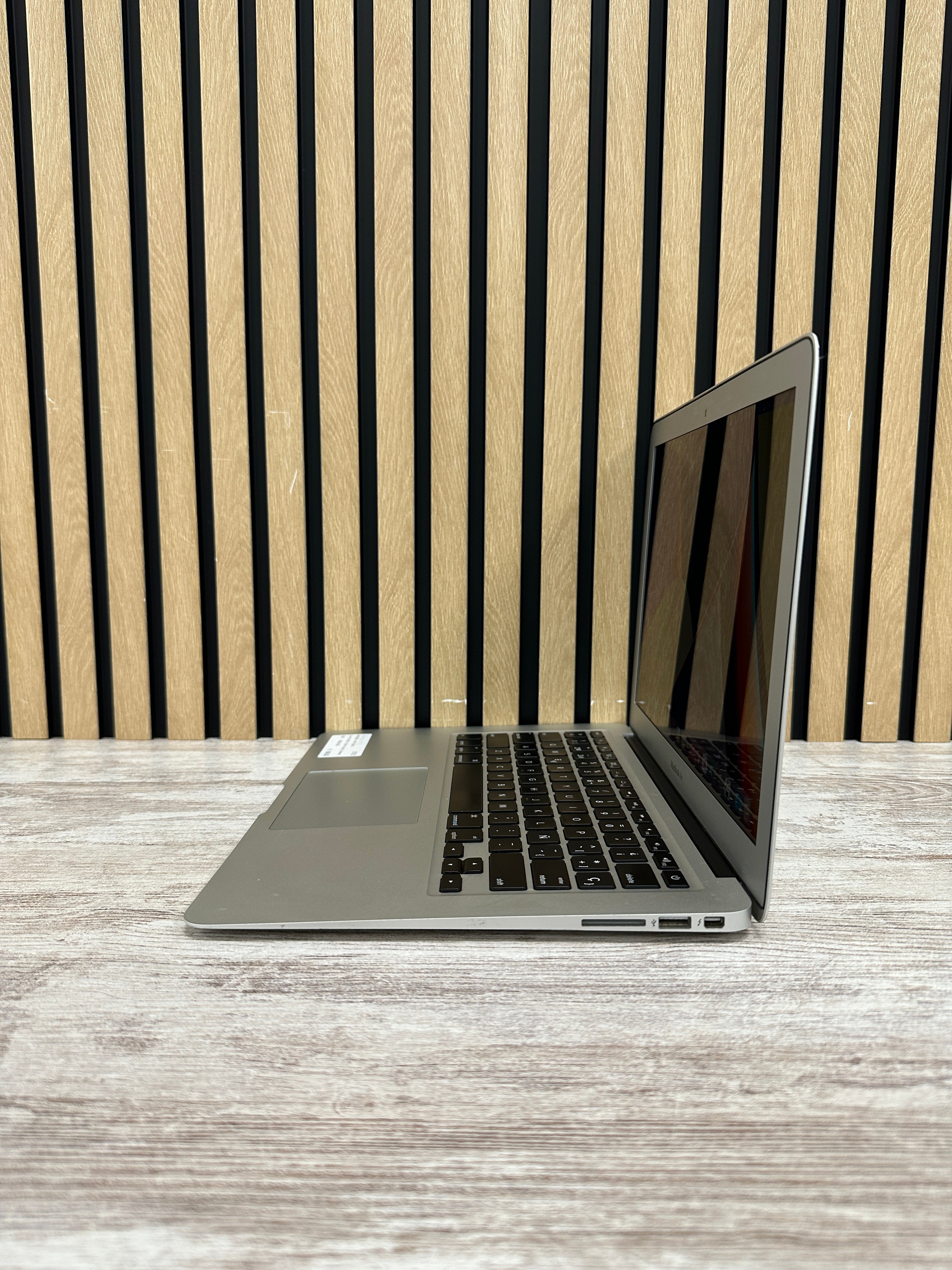 MacBook Air 13" 2015 i5 8gb 128gb SSD