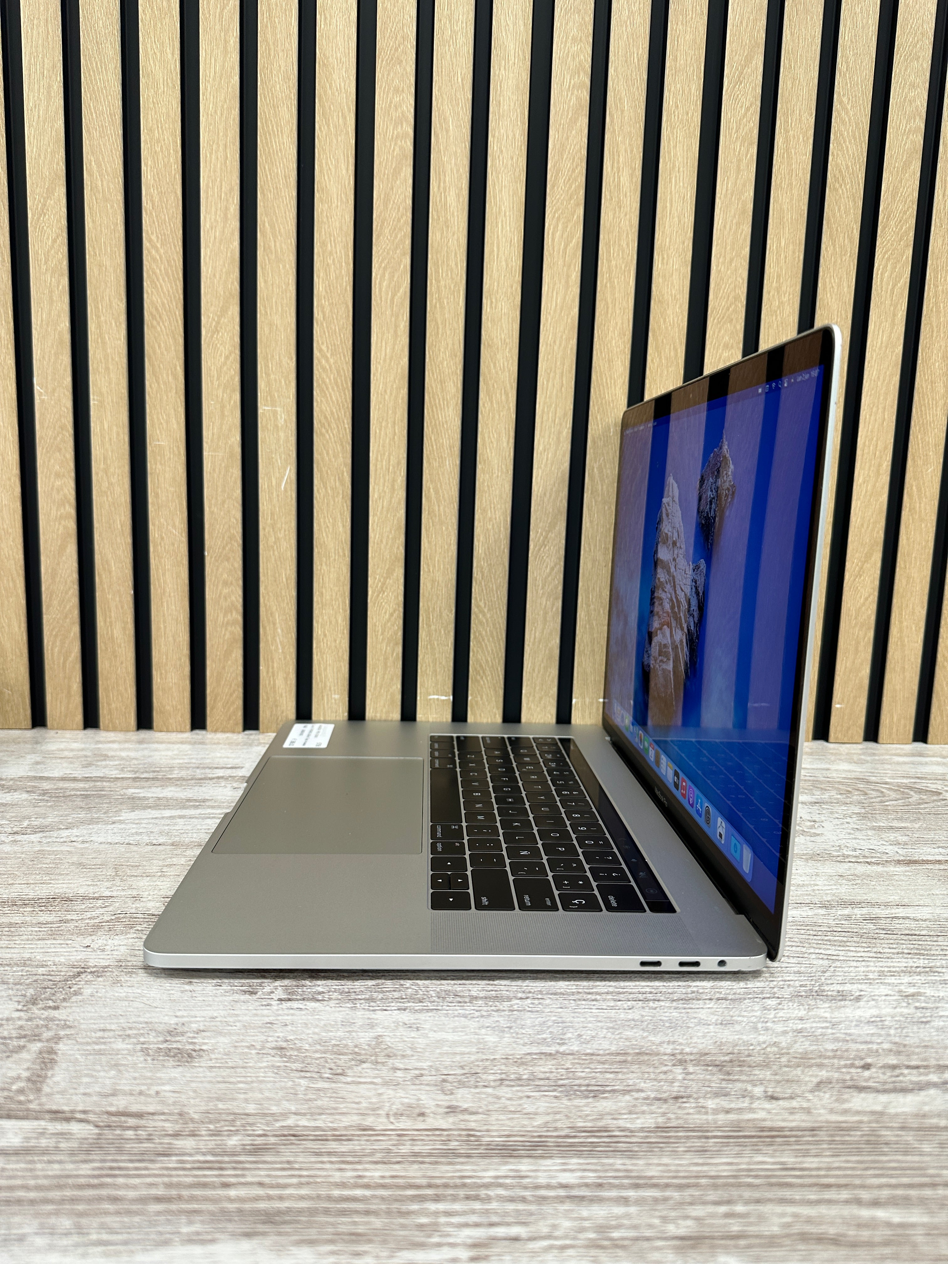 MacBook Pro 15" 2016 i7 16gb 256gb SSD - Moyacell