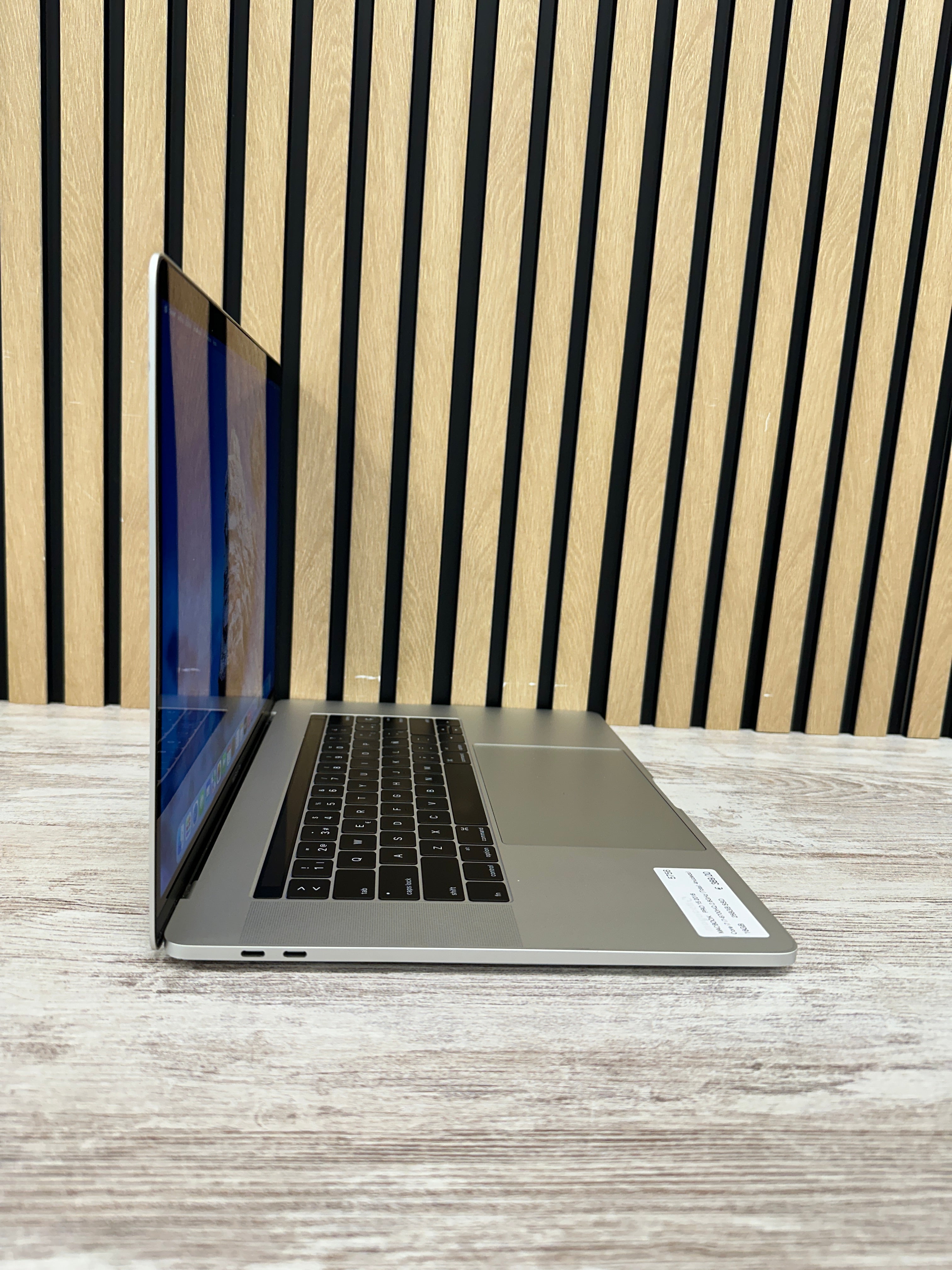 MacBook Pro 15" 2016 i7 16gb 256gb SSD - Moyacell