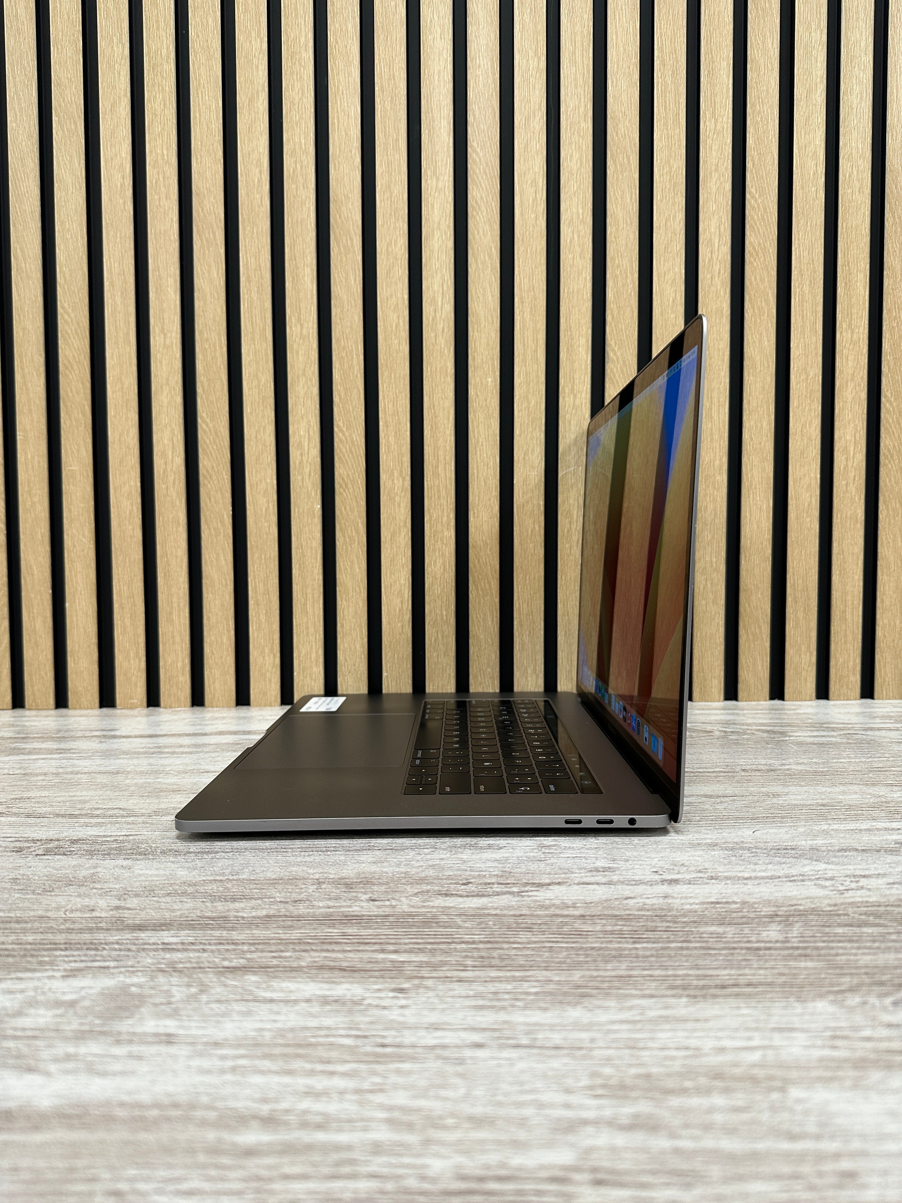 MacBook Pro 15" 2017 i7 16gb 2tb SSD - Moyacell