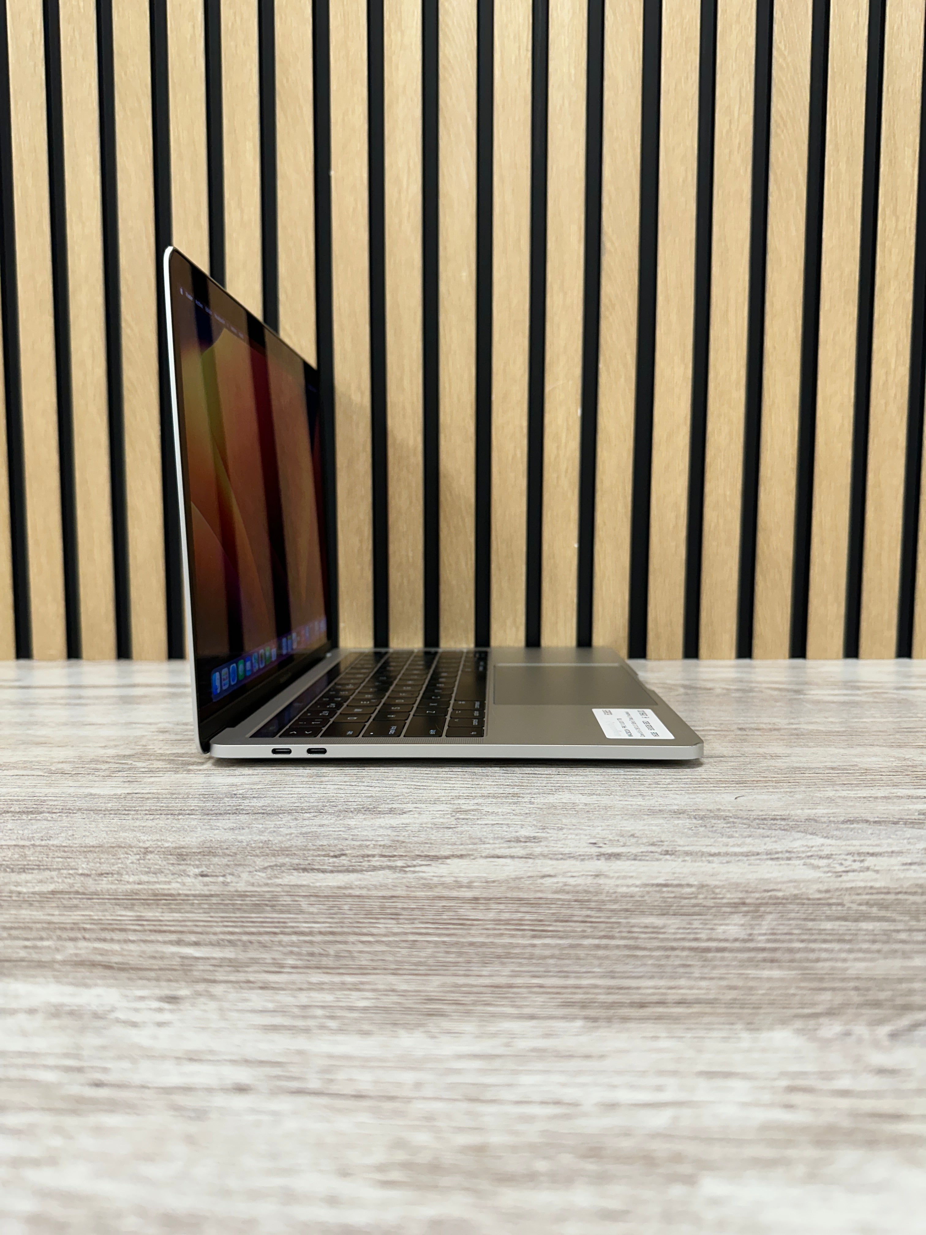 MacBook Pro 13" 2017 TB i5 16gb 500gb SSD