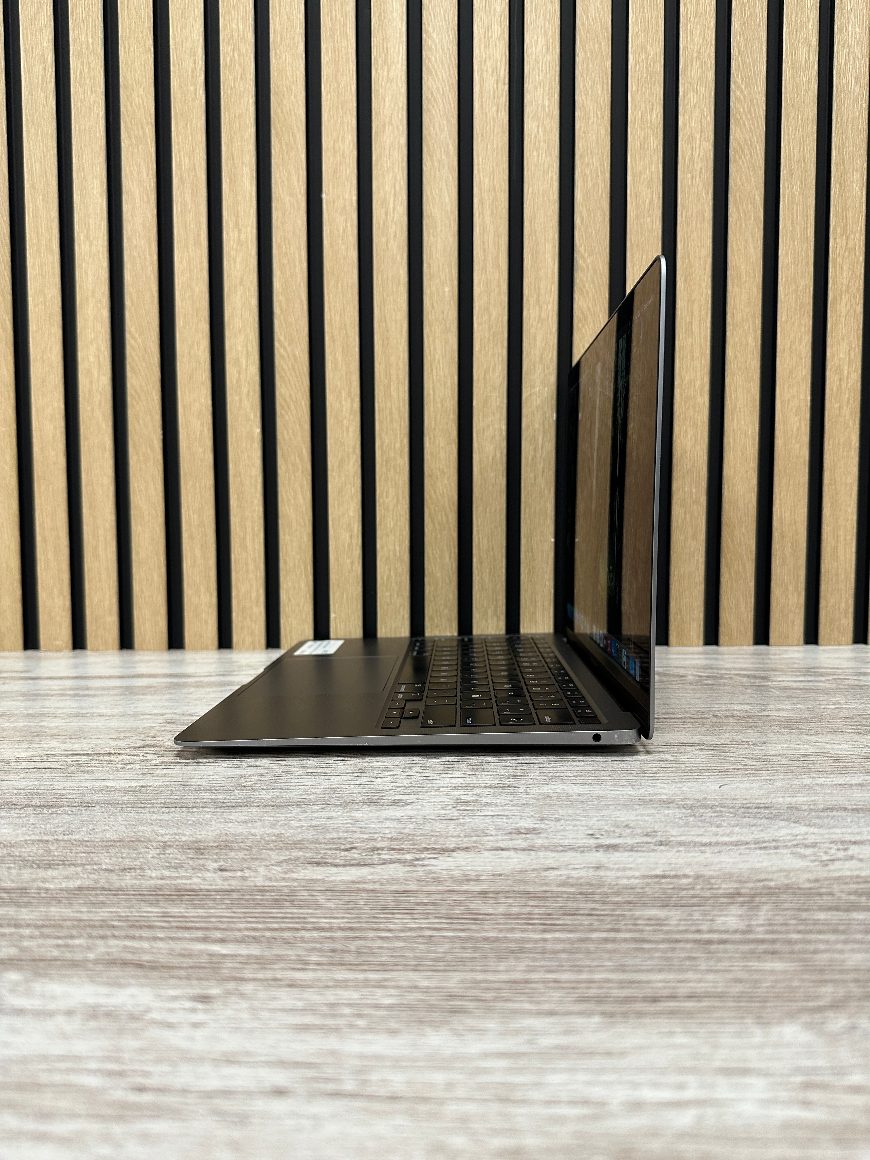 MacBook Air 13" 2020 i3 8gb 128gb SSD