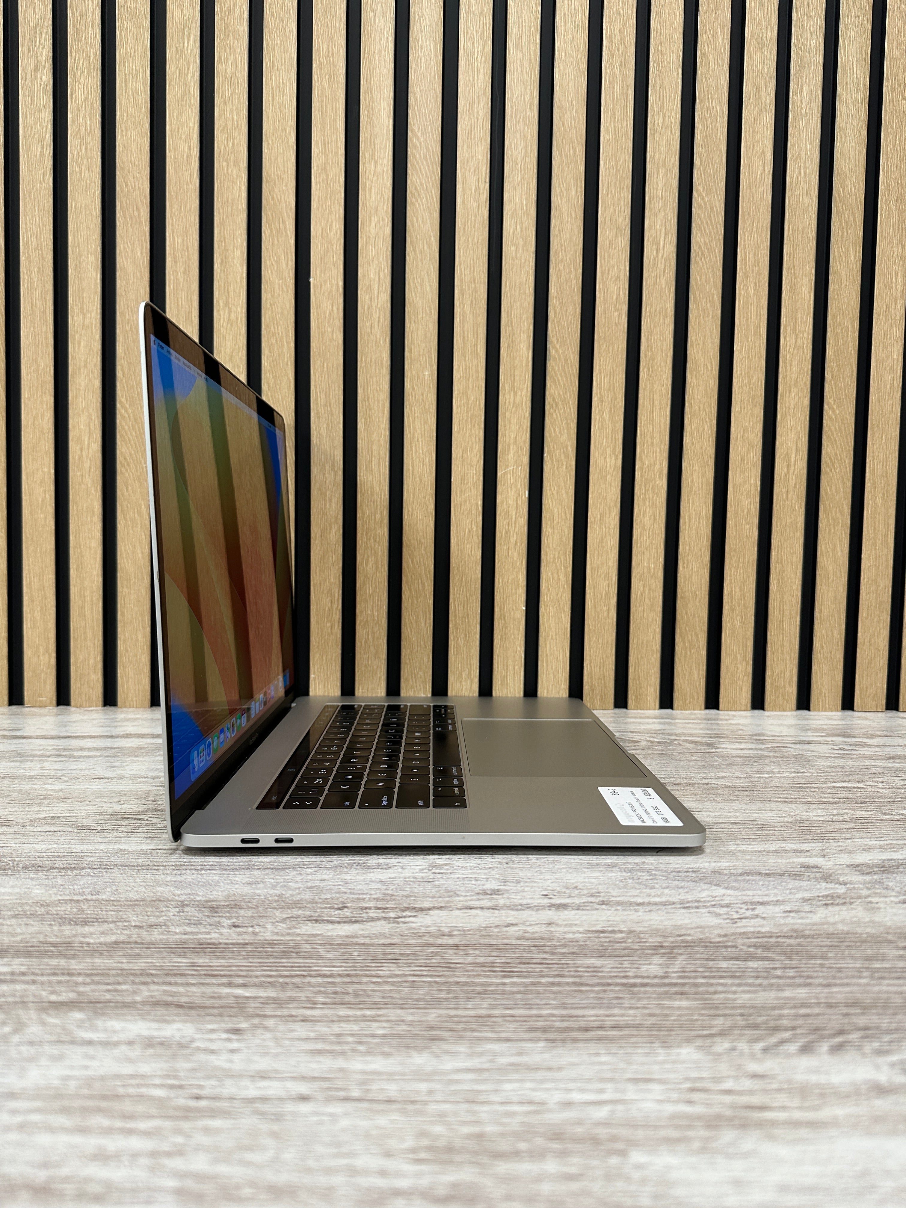 MacBook Pro 15" 2017 i7 16gb 2tb SSD